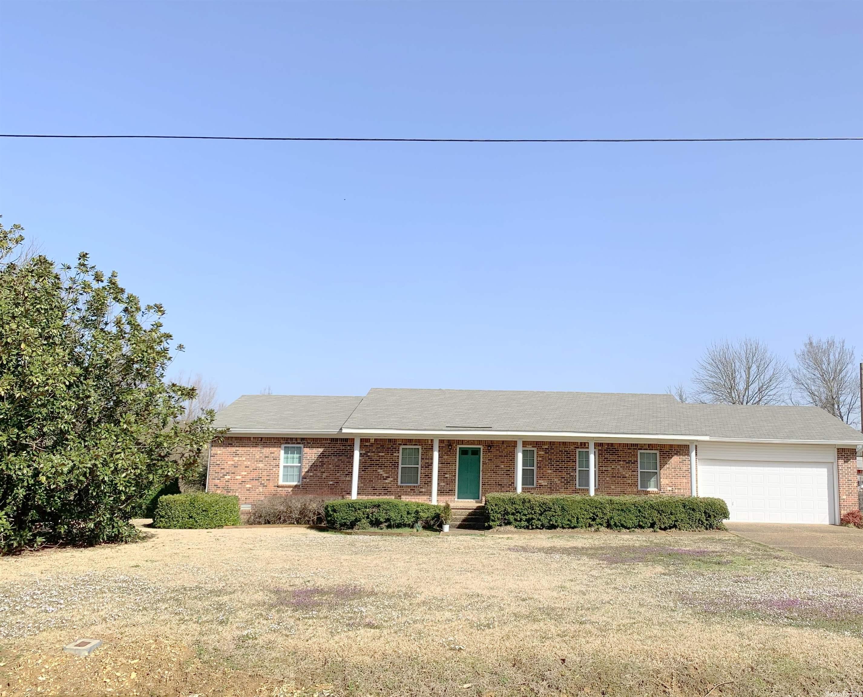 Come enjoy country living just minutes from town with views of Pinnacle! Awesome family room that opens into a kitchen that the cook of the home will love many cabinets and counter space. Large living room that opens into a dining room. This one has an amazing sun room that has a jetted tub. The master is spacious and the spare bedrooms are good size. The back deck is perfect for outdoor entertaining. A storm shelter can enter through the inside of the home. There is a large storage area and RV parking and boat cover. See agent remarks.