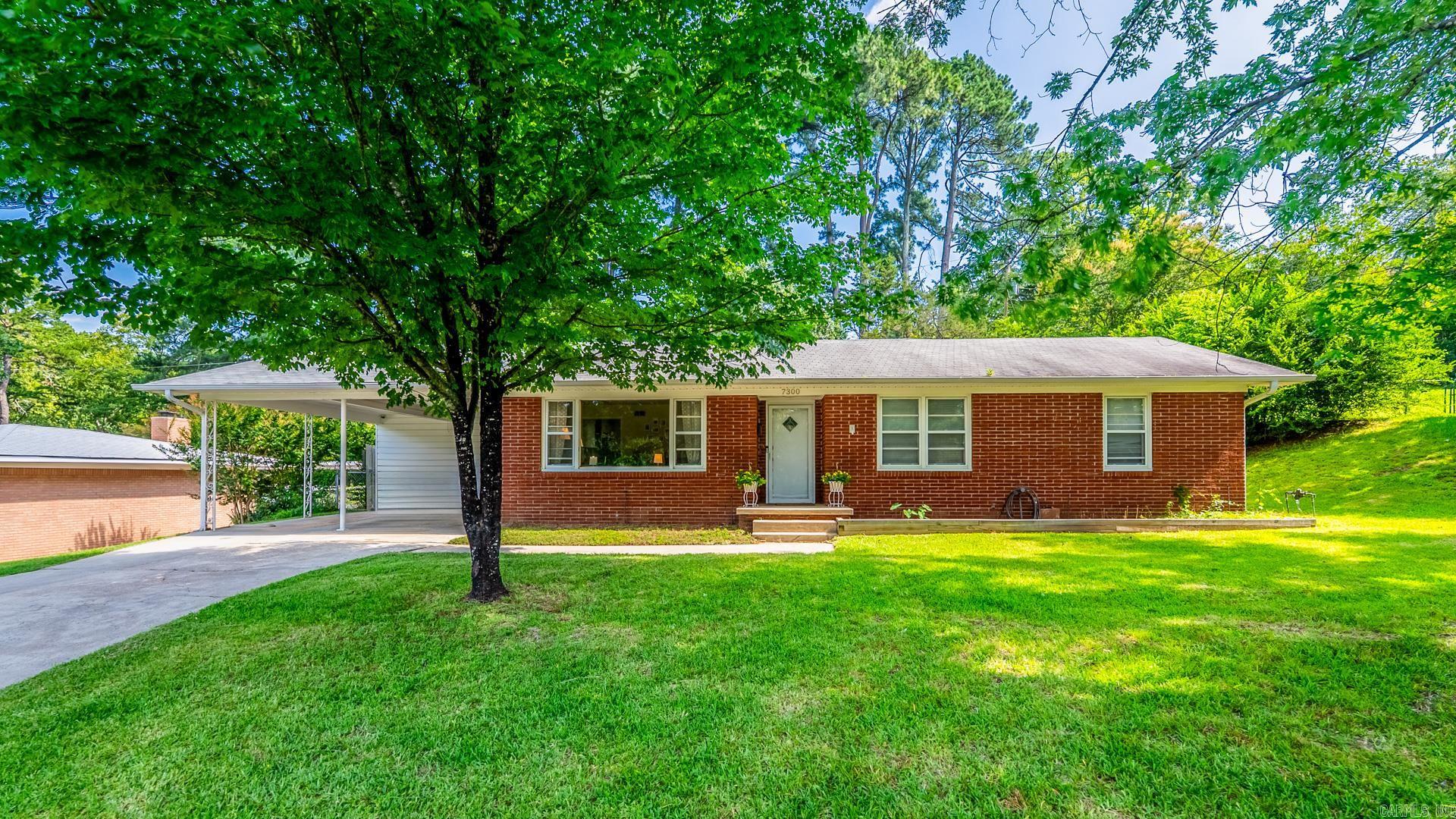 Tucked away on a quiet street in Midtown, this charming 3-bedroom, 2-bath home offers two spacious living areas, hardwood floors, a kitchen full of character, and plenty of natural light. Situated on an oversized lot with a great backyard and two-car carport, it also features ample storage space throughout. Ideal as a starter home or investment propertyāmove-in ready with fridge, washer, dryer, and even a piano included!