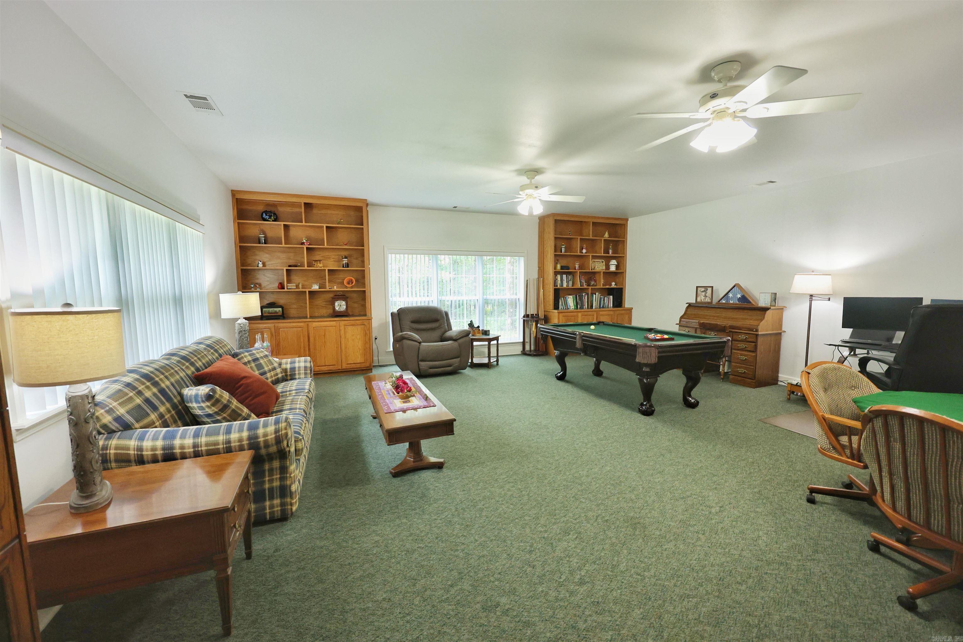 CASTLE RIDGE - Residential