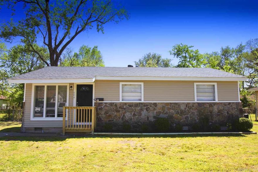 This cute little 3 bedroom ,1 bath home is newly renovated . New flooring and paint through out . Brand new kitchen counter tops also appliances . Cute little yard and it's move in ready !   Come check it out !