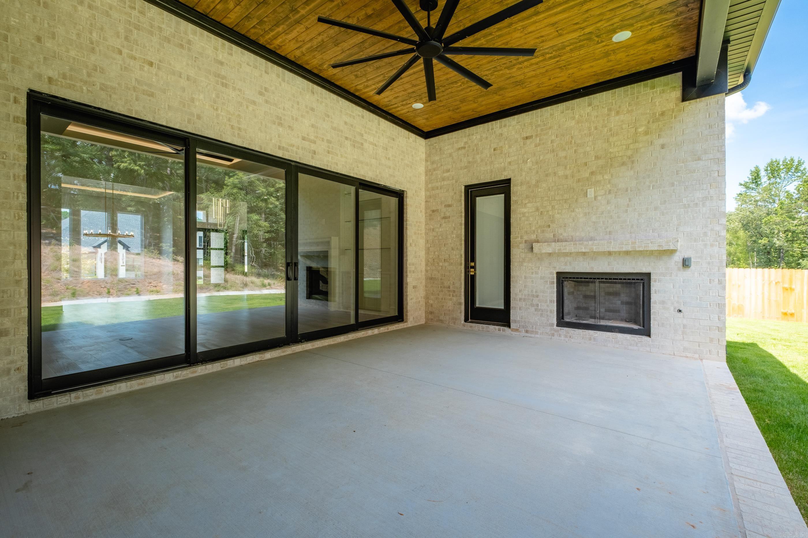 CHENAL VALLEY ABINGTON COURT - Residential