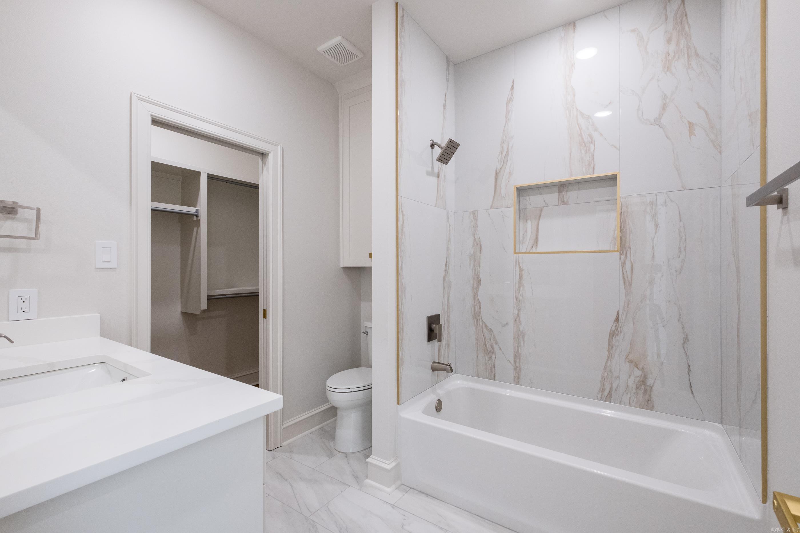 CHENAL VALLEY ABINGTON COURT - Residential