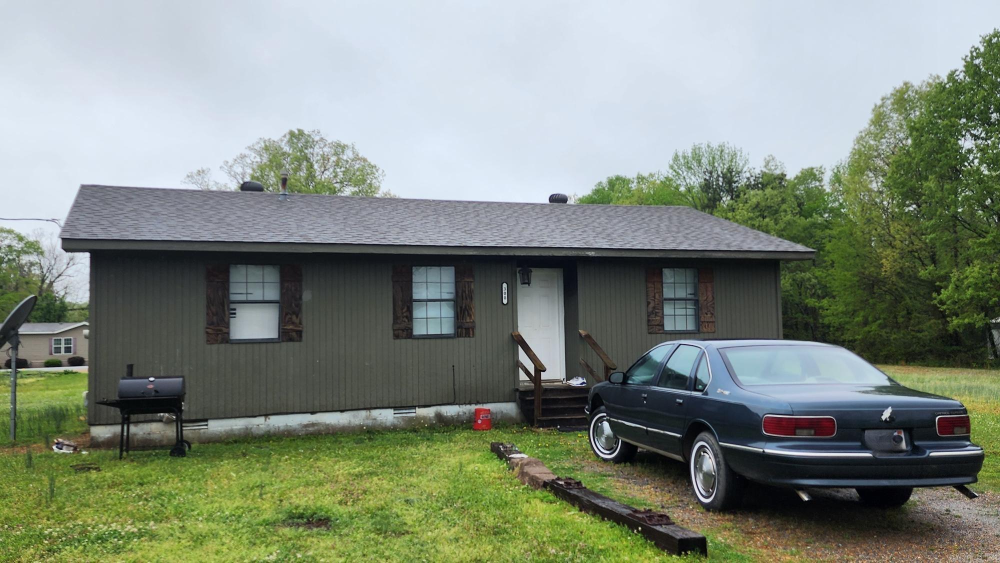 Turnkey Investment Portfolio ā 17 Rented Units in Star City, AR Rare opportunity to acquire a fully leased, income-producing rental portfolio in Star City, Arkansas. This package includes 16 single-family homes and 1 duplexāa total of 17 doors, all currently rented with professional property management already in place. Highlights: Consistent Monthly Income from day one Diverse mix of property types for investment stability Experienced property management team in place for seamless transition