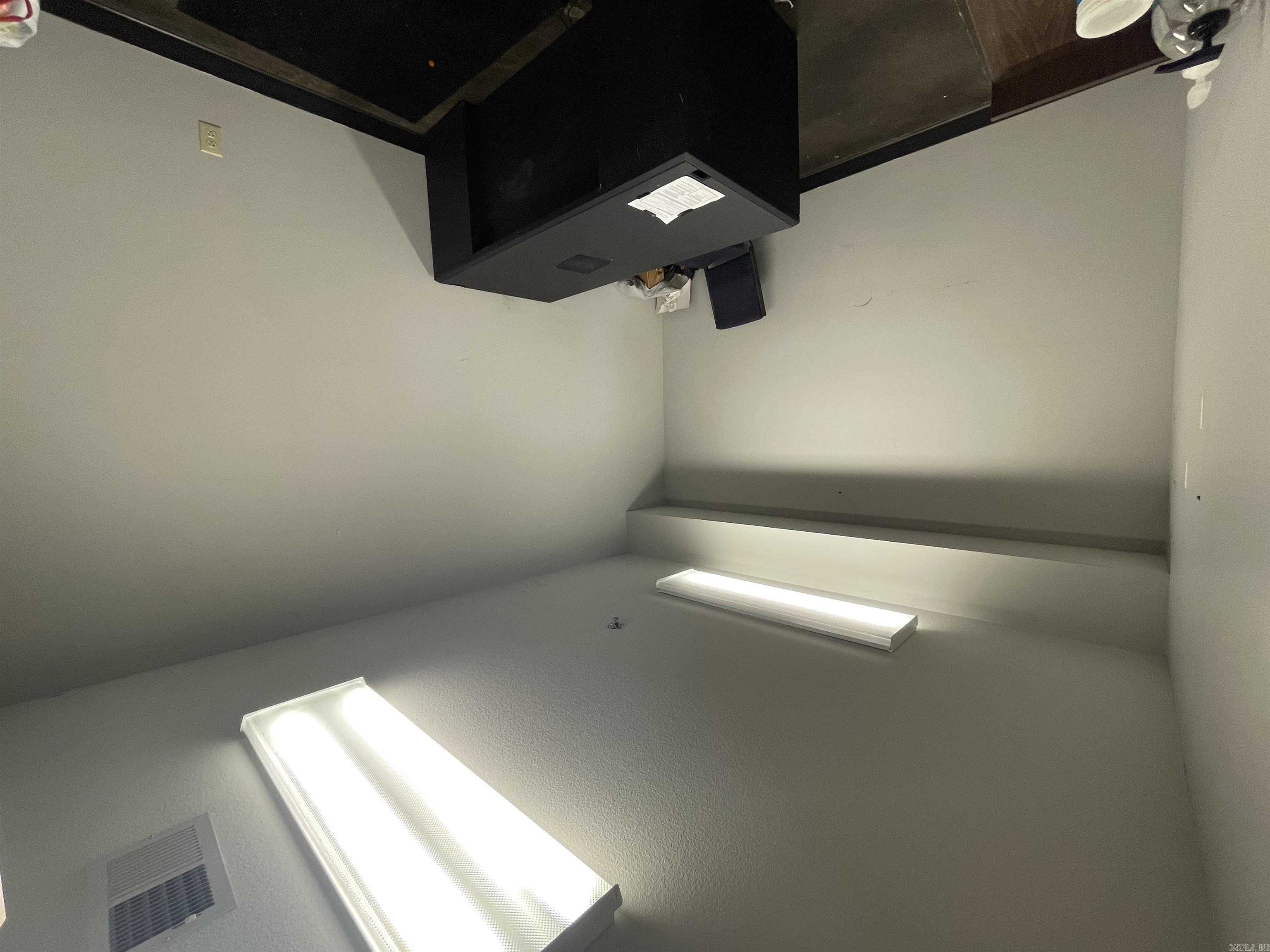 nil - Commercial Sale