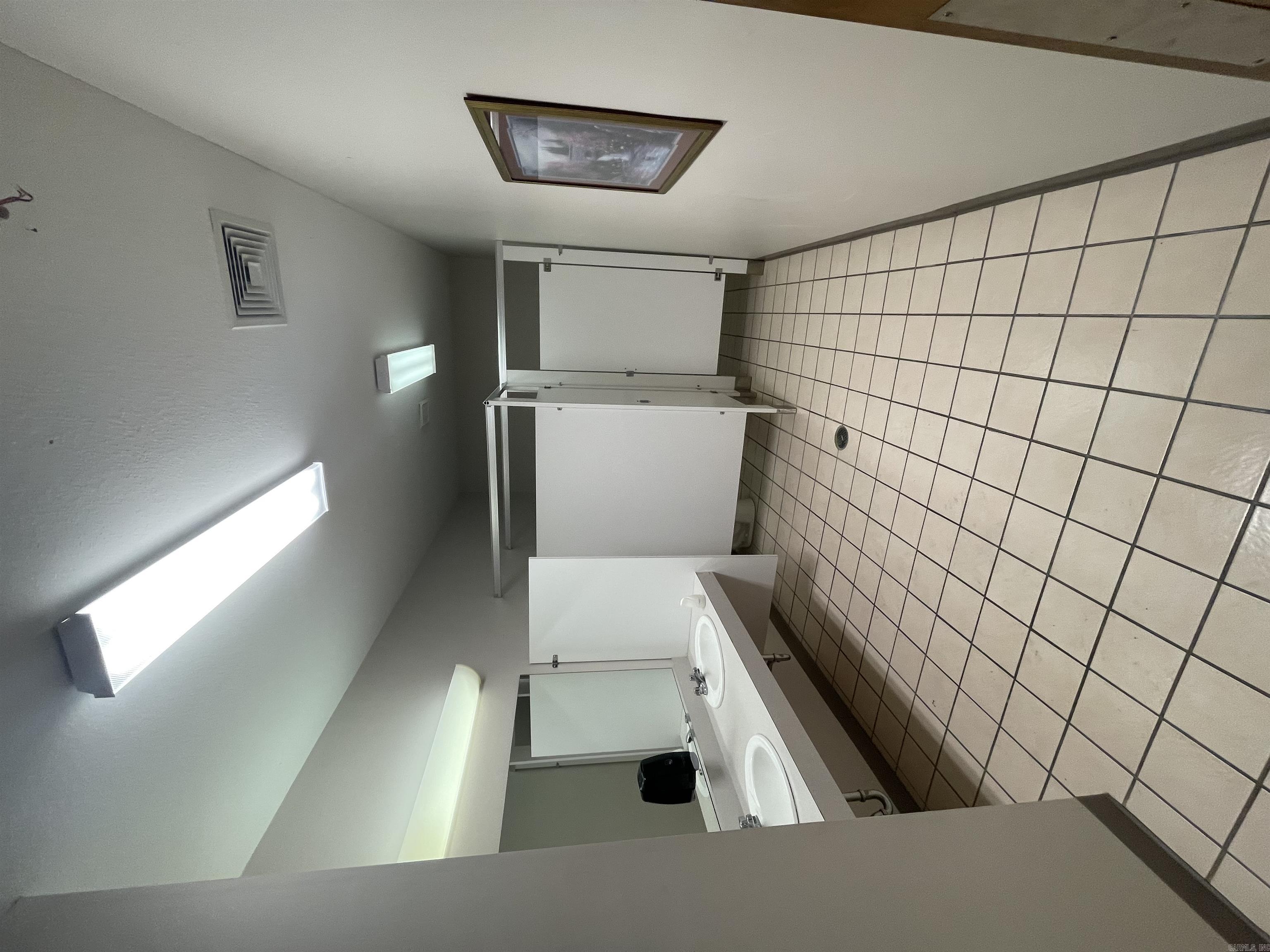 nil - Commercial Sale