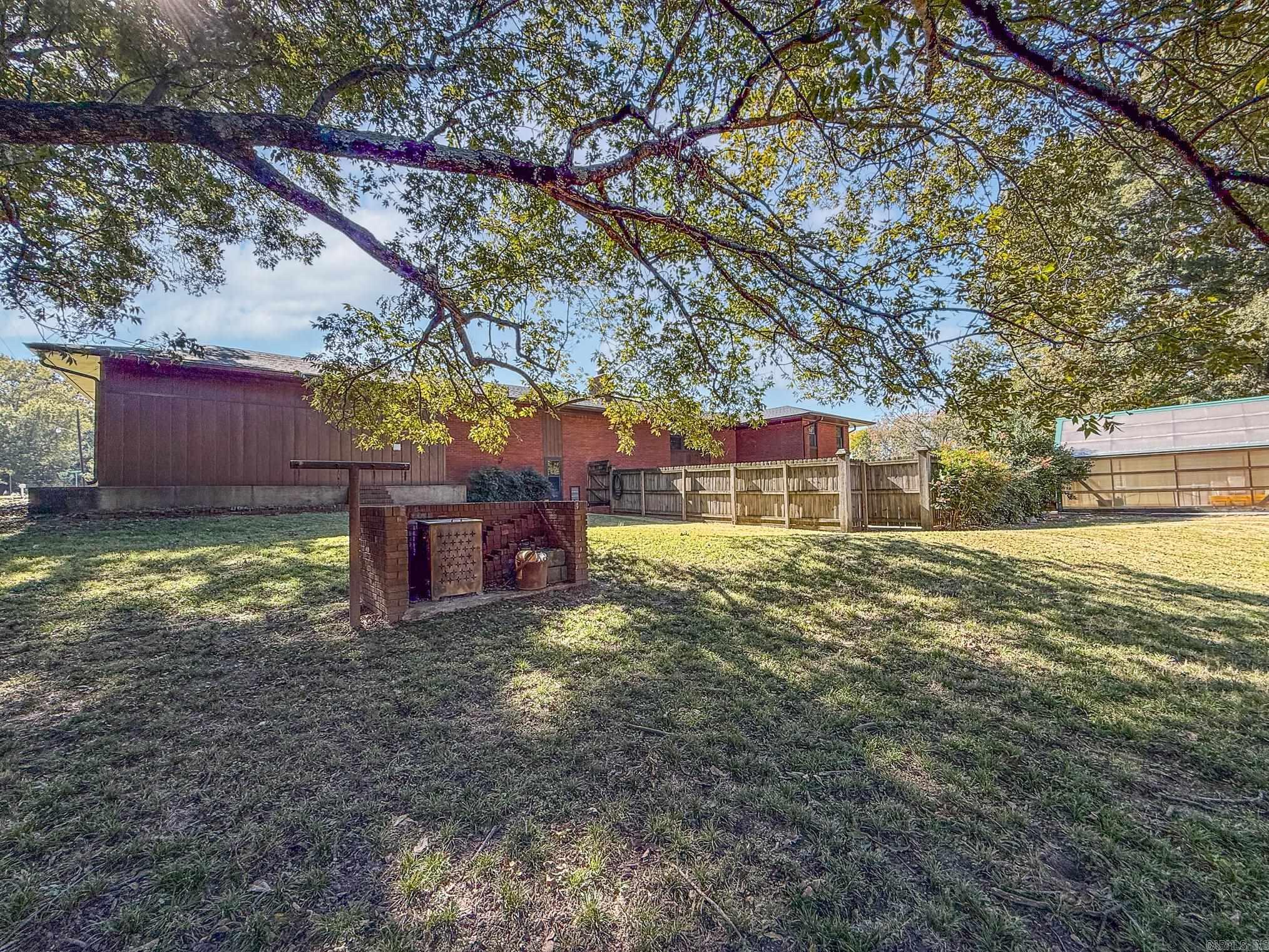 DON HUTSON - Residential