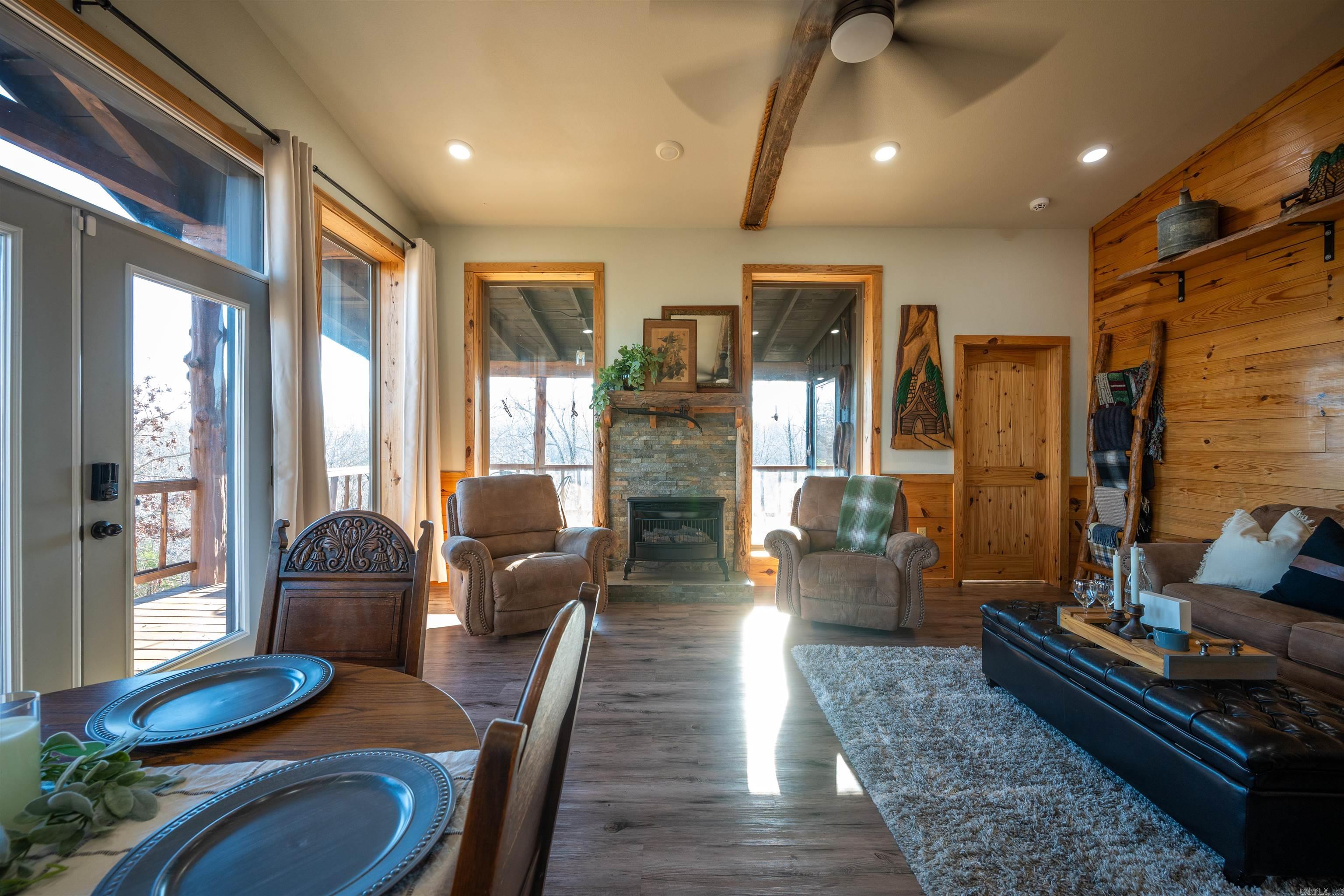 MOUNTAIN CREST - Residential