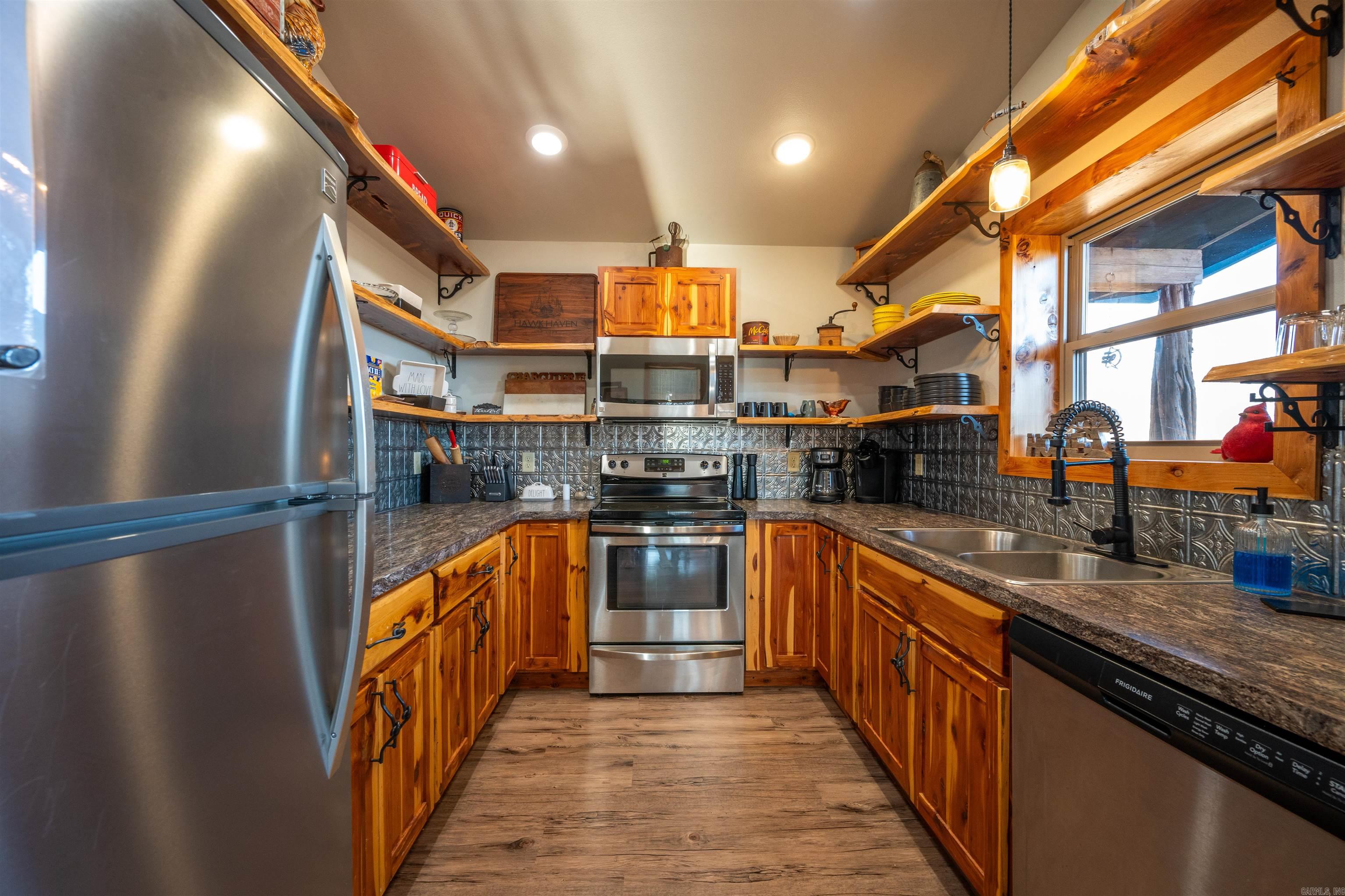 MOUNTAIN CREST - Residential