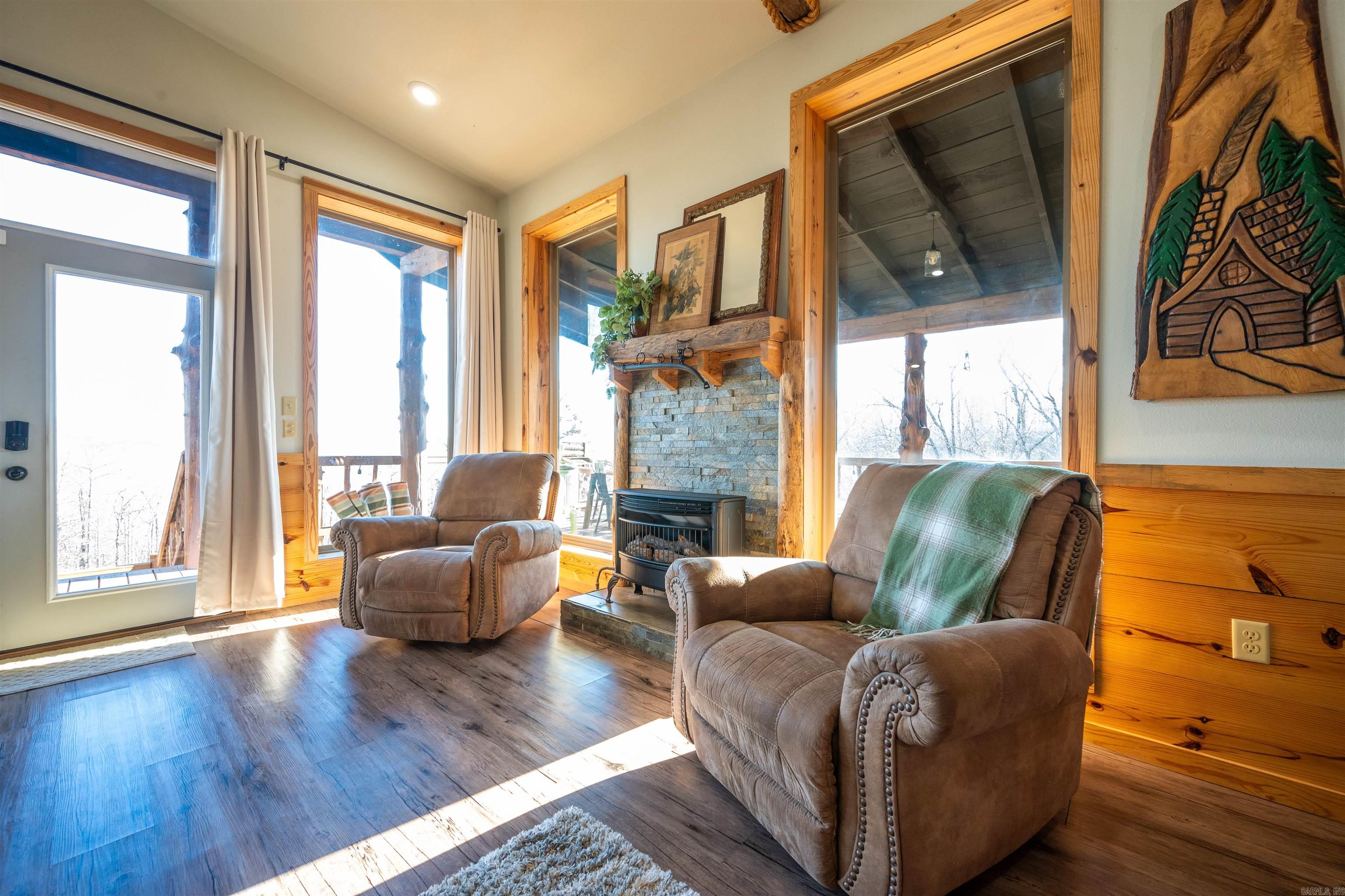 MOUNTAIN CREST - Residential