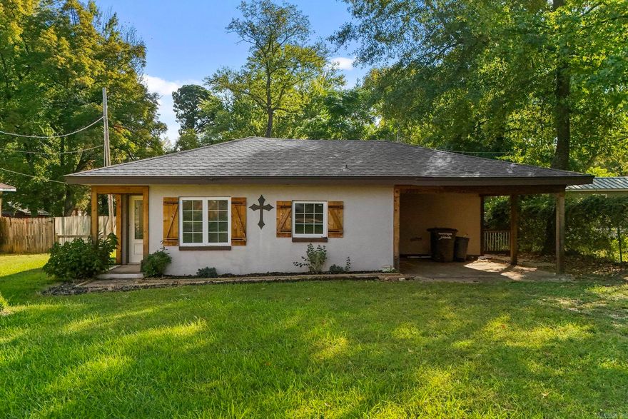 Looking for a GREAT starter home or maybe building on to your portfolio? This Cute 3 bedroom, 1 Bath is the perfect one for you! Close to the Airforce base and walking distance to many things in Jacksonville. Nestled back in a quiet neighborhood. New LVP floors installed last year! Brand new Tankless hot Water heater. Call today for your private showing!