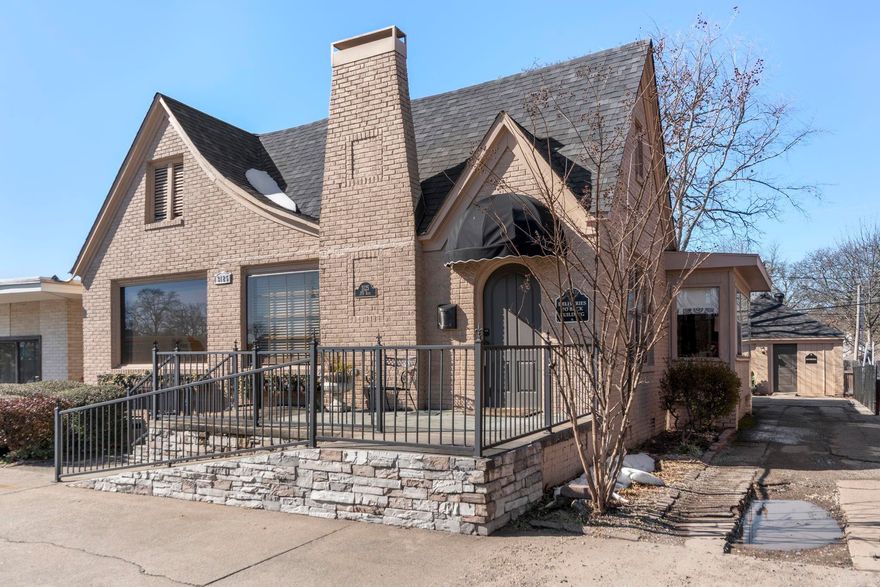 Prime commercial opportunity on highly visible John F. Kennedy Blvd. in the heart of Park Hill! This well positioned property offers excellent frontage and strong traffic counts, making it ideal for retail, office, service-based businesses, or investment use. Convenient access to I-40 and I-30 provides easy connectivity throughout Central Arkansas. Surrounded by established businesses, dining, and residential neighborhoods, this location supports steady customer flow and long-term growth potential. Flexible layout with parking and great signage visibility. Weather you're looking to expand, relocate, or invest, 3125 John F. Kennedy Blvd offers outstanding exposure in one of North Little Rock's busiest corridors.