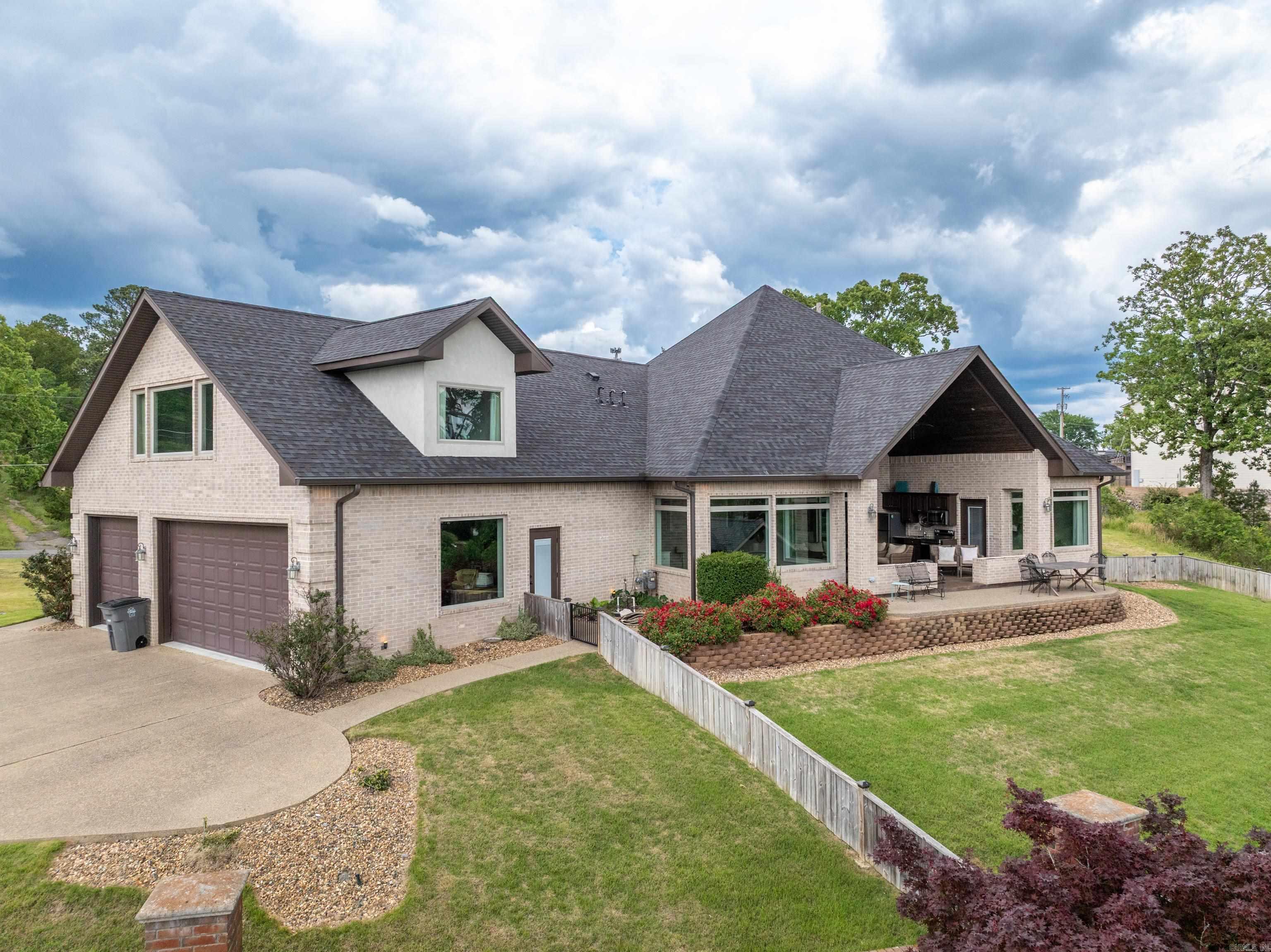 BAREFOOT BAY - Residential