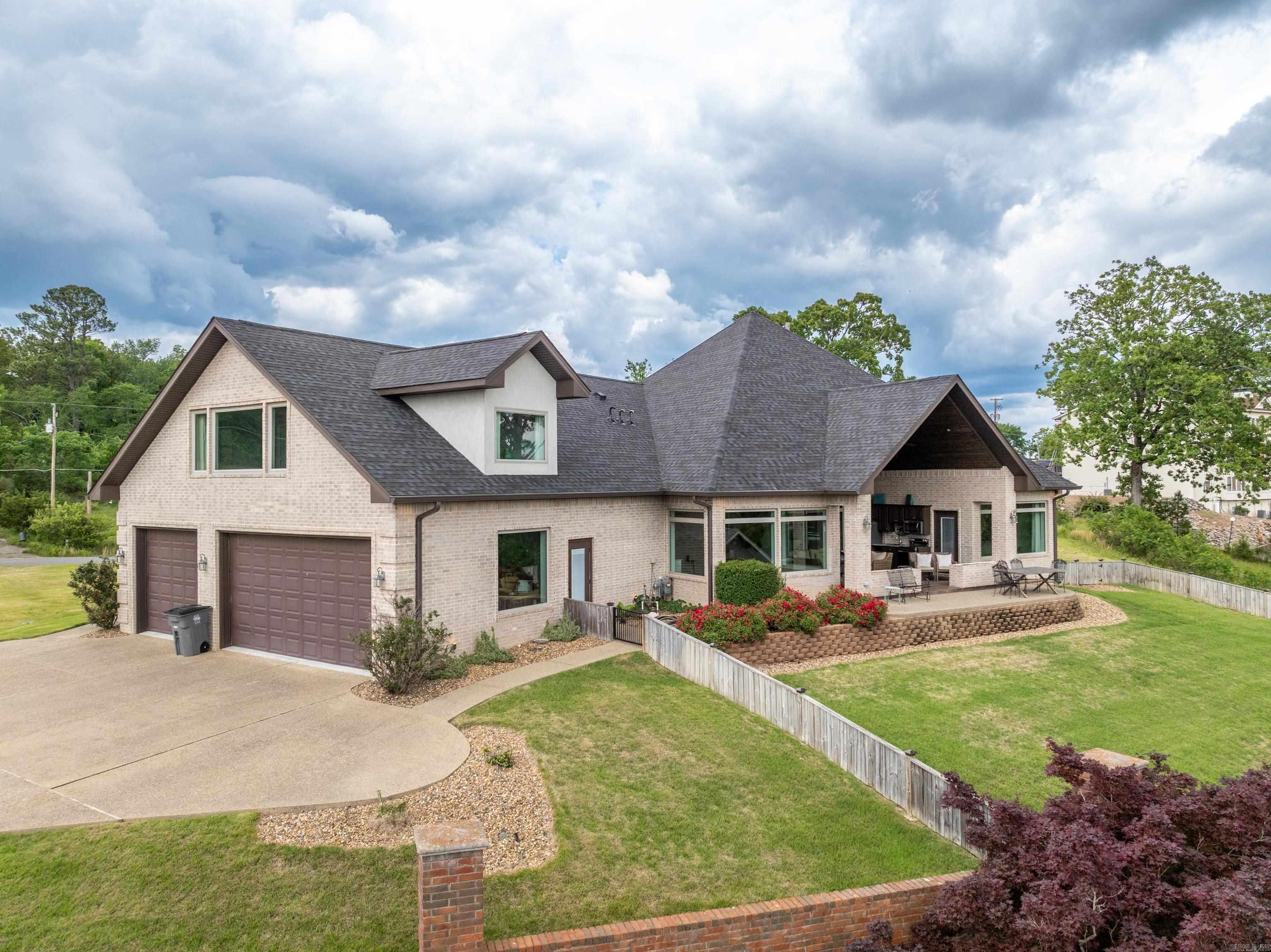 BAREFOOT BAY - Residential