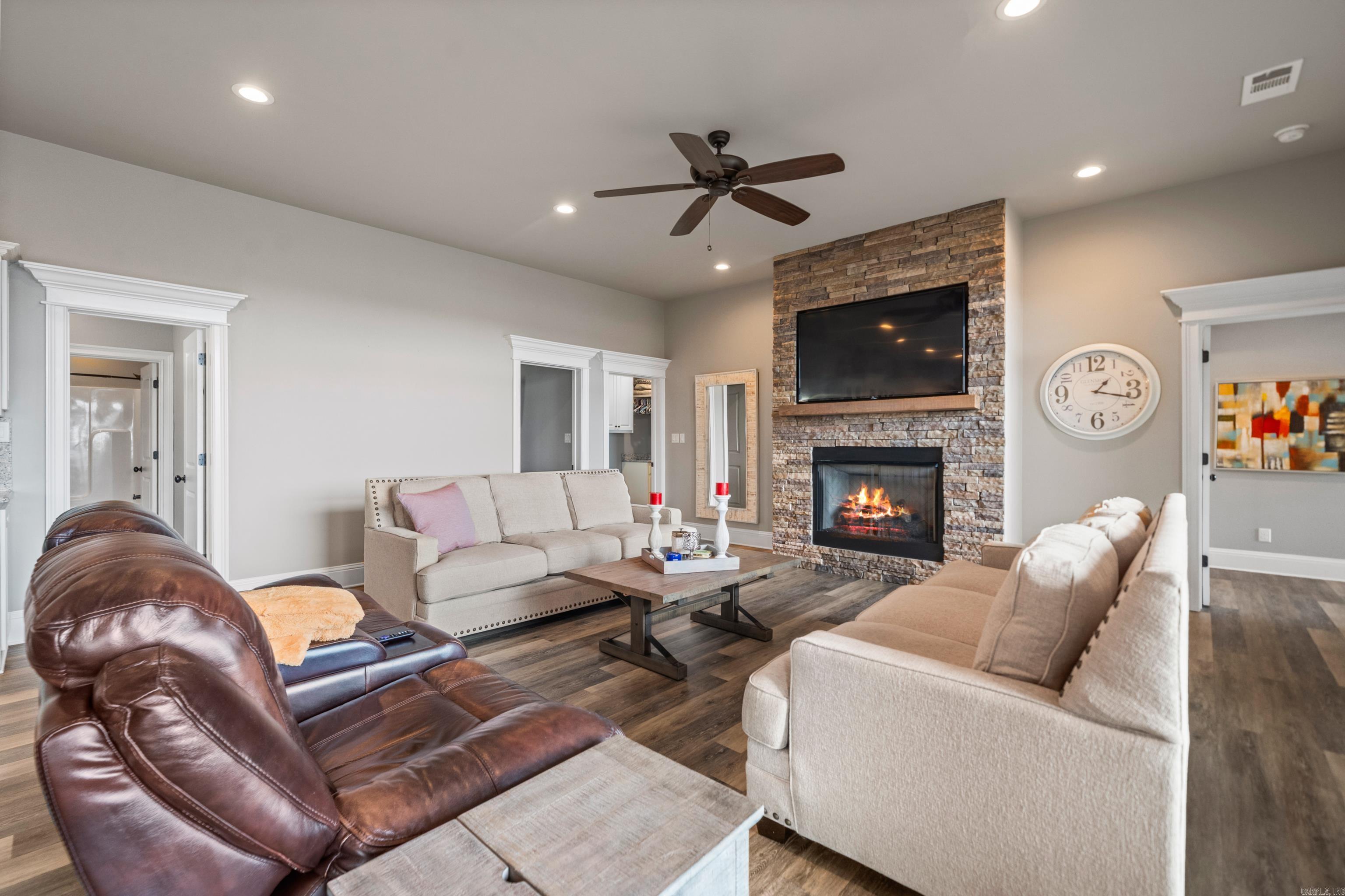 BAREFOOT BAY - Residential