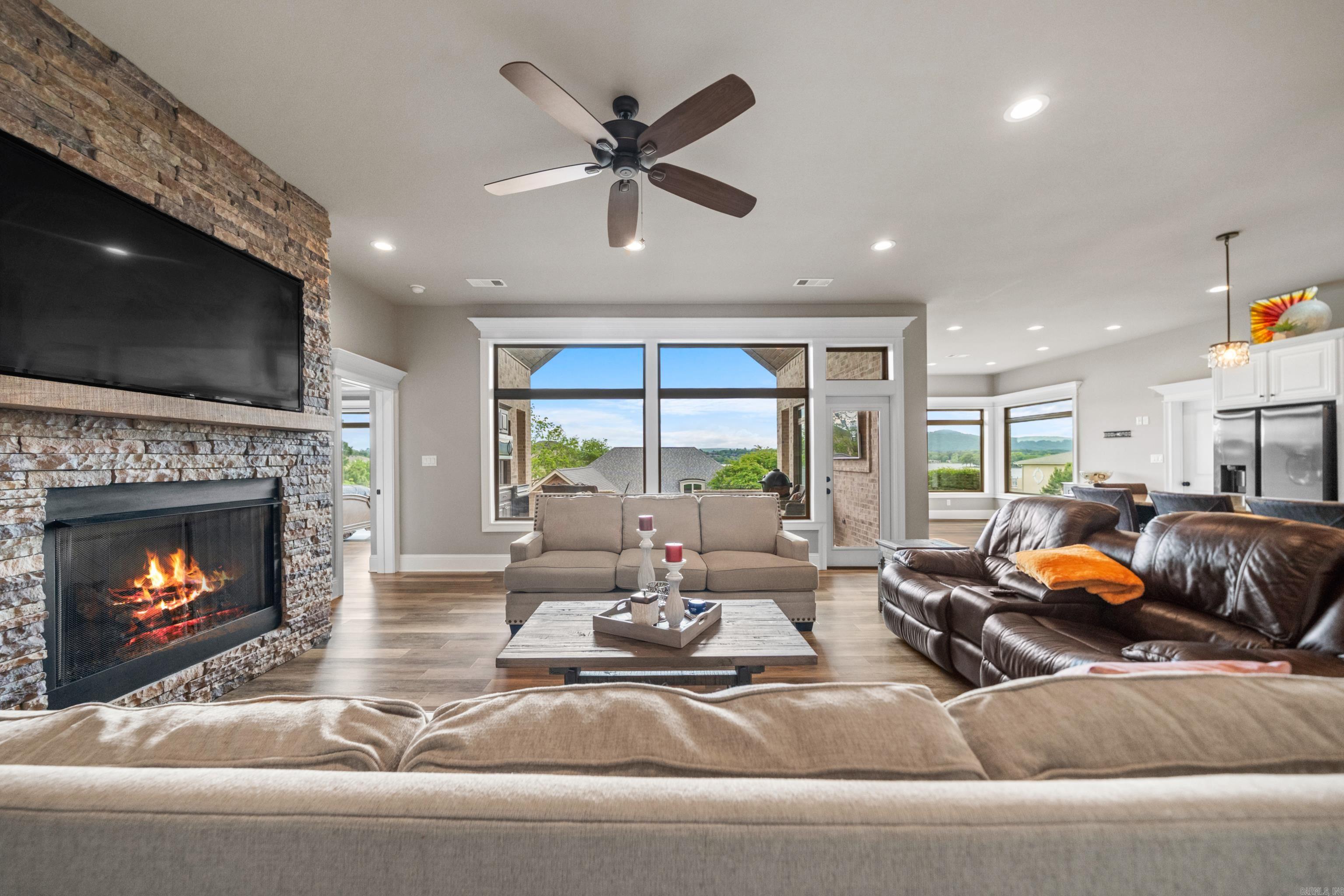 BAREFOOT BAY - Residential