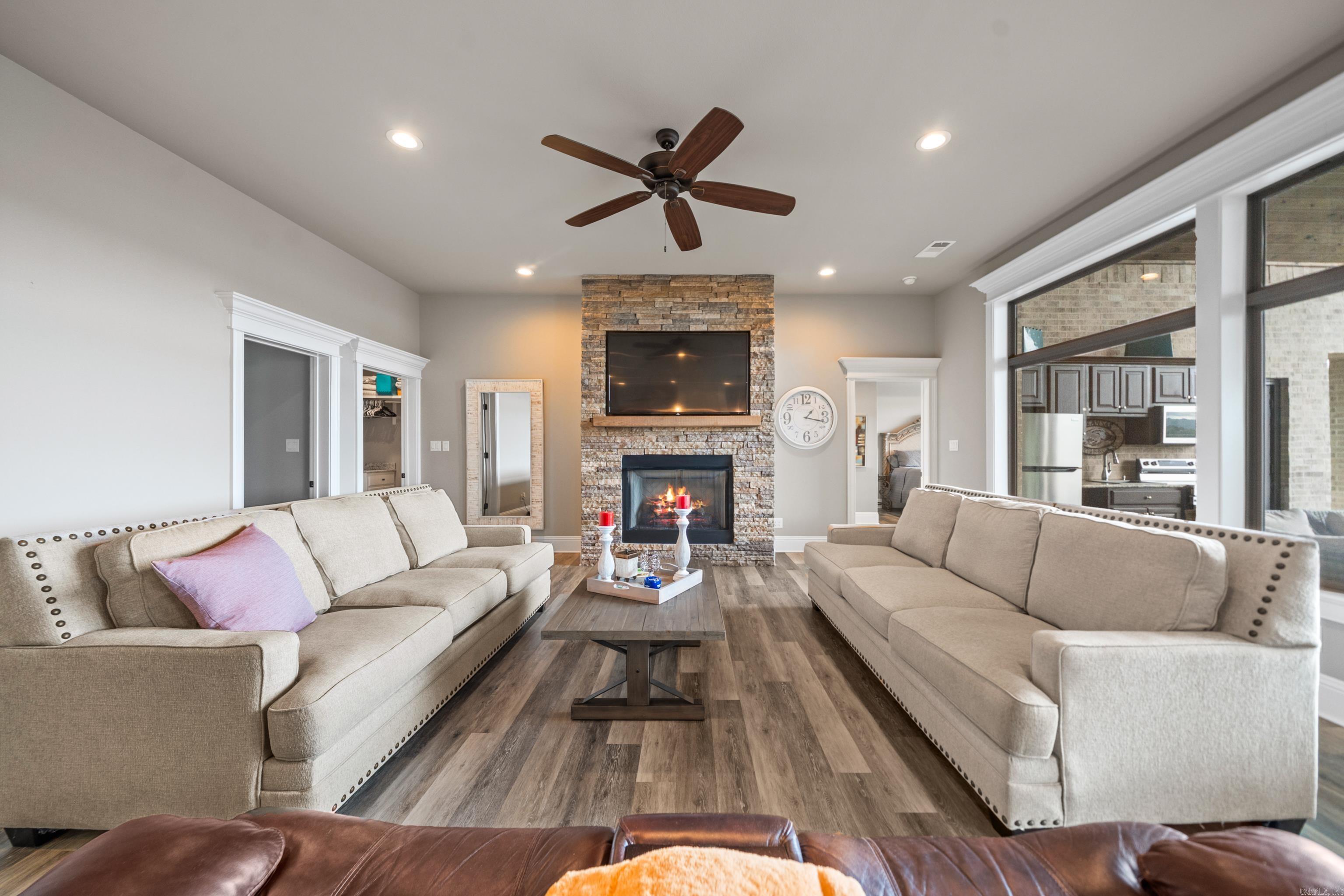 BAREFOOT BAY - Residential