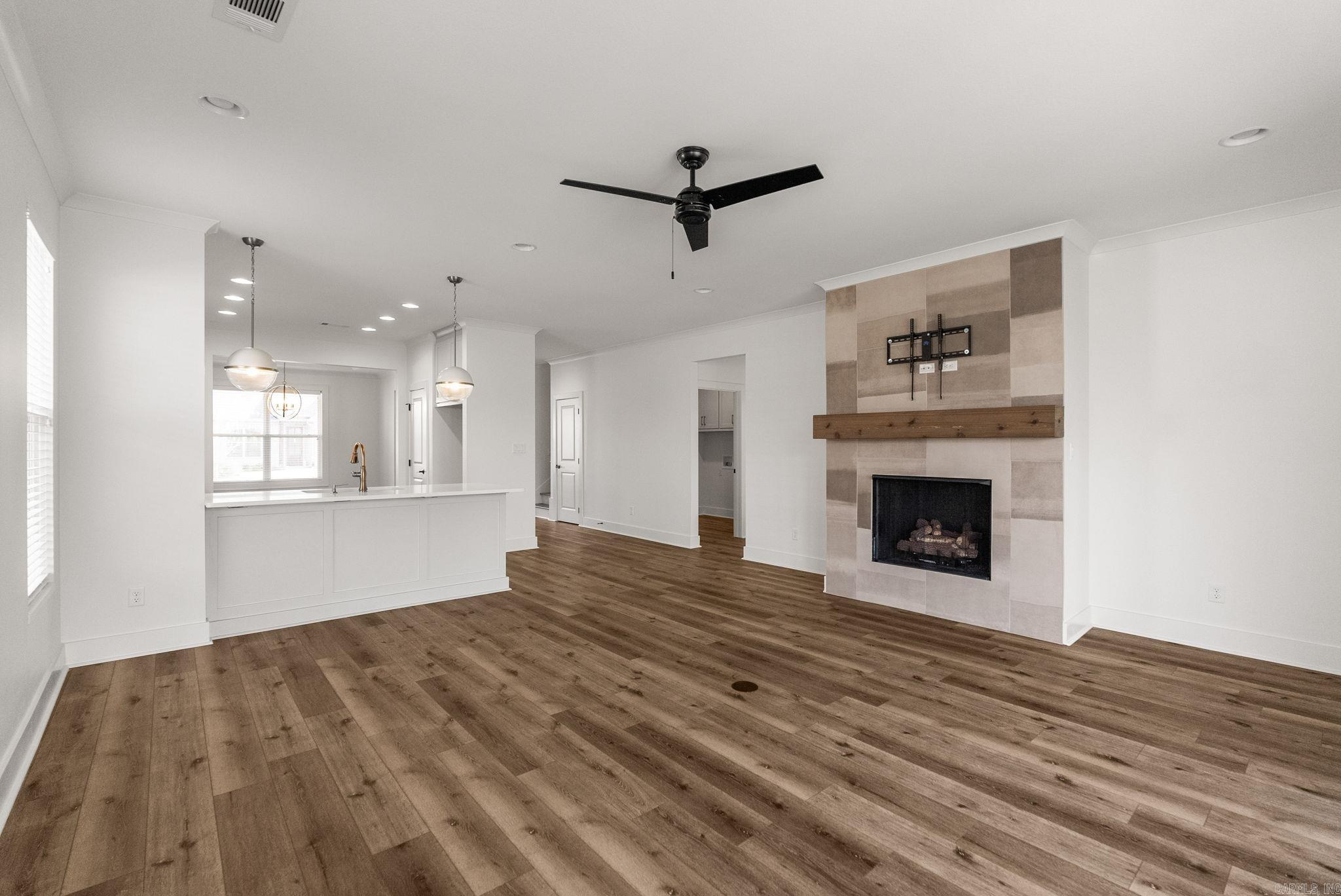 PARKSIDE PLACE - Residential