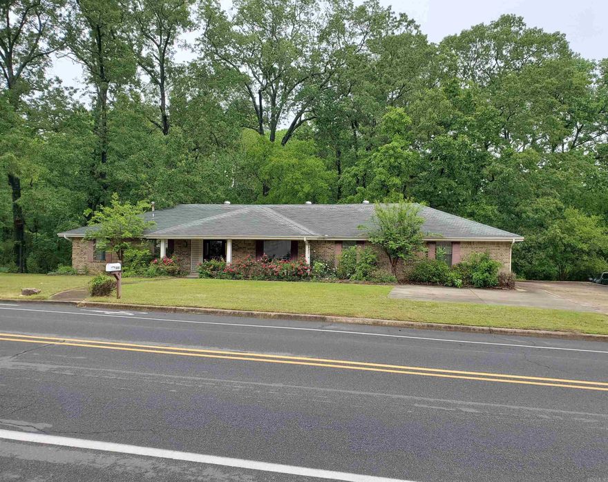 PRICE REDUCED! PRICE REDUCED!!! ~1014 NORTH 26TH~ Beautiful Brick Home with LOTS of room to spread out. 2717 sq ft on main level boasts 3 LARGE BRs/2BAs. PLUS, 495 sq ft "walk-out basement" with 1/2 bath, could be 4th BR, play room, office and more. Fabulous foyer opens to formal LR/DR combo, with lovely laminate floors. Separate den w/Brick FP & mantle has gas logs. Step down from either side of the den into 2 wonderful bonus areas. Huge room with tall ceilings, windows make a great hobby/sewing/ painting room. Enclosed glass sunroom. Kitchen has double oven, lots of counter space, bar with room for breakfast table. Refrigerator stays. Laundry Room off Kitchen with tons of storage. Double Garage and extra parking pad. Needs a few updates & TLC. Call today!