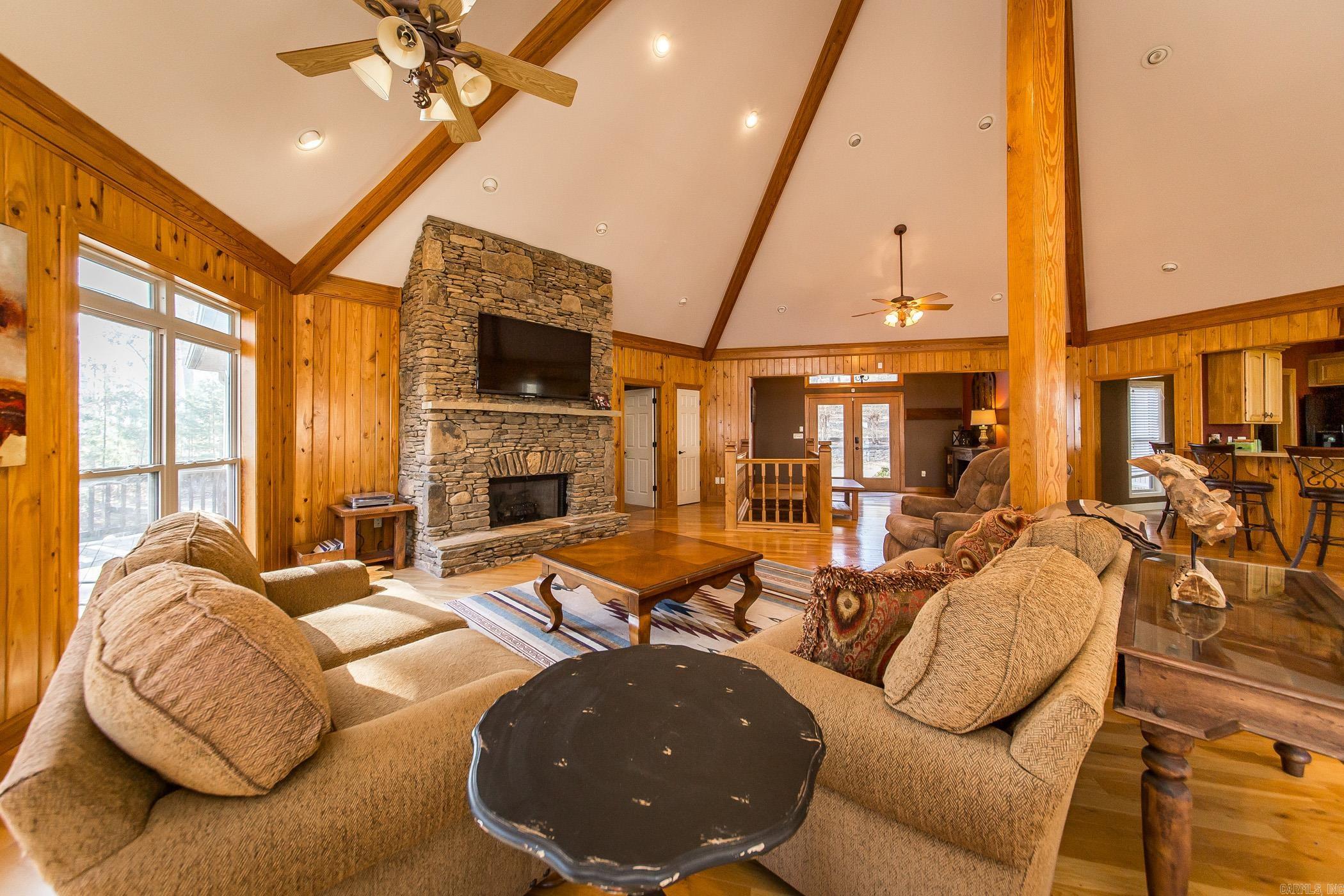 EAST SHORES AT TANNENBAUM - Residential