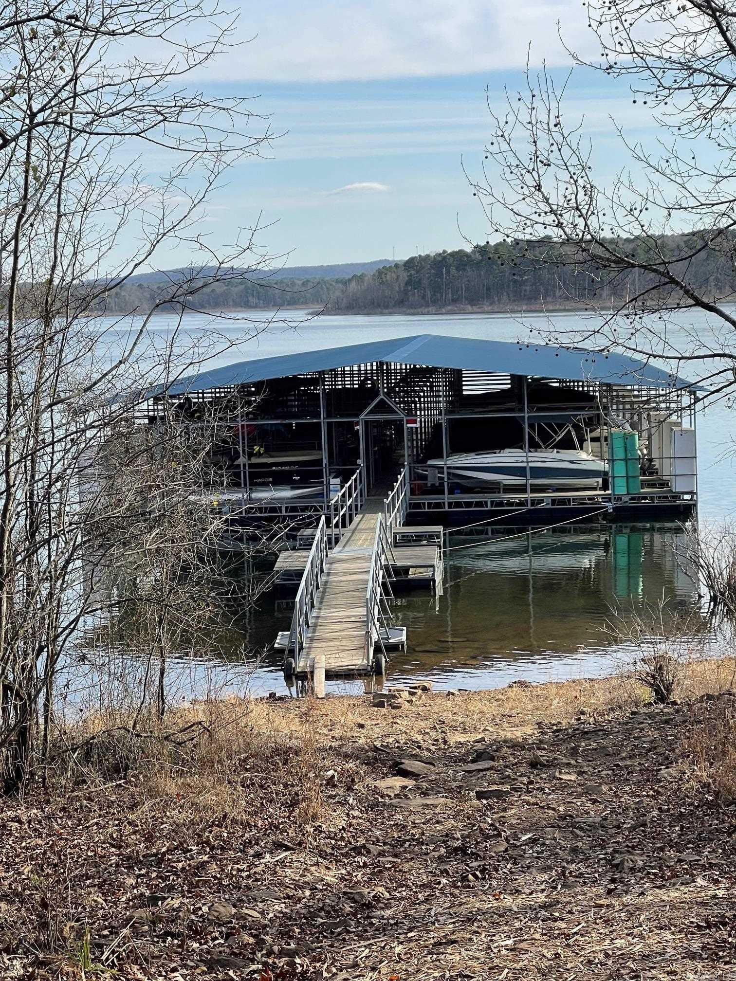 EAST SHORES AT TANNENBAUM - Residential