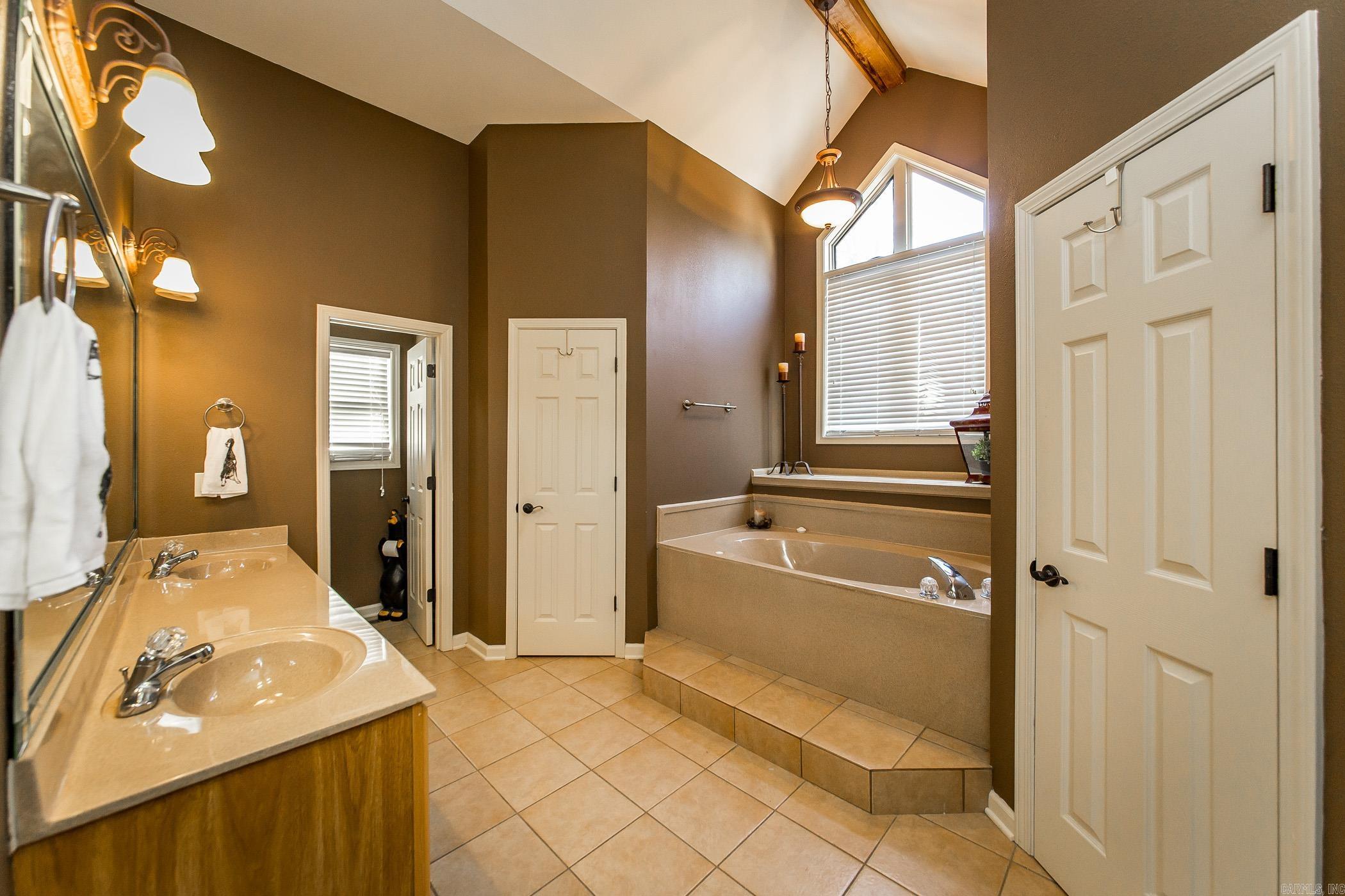 EAST SHORES AT TANNENBAUM - Residential