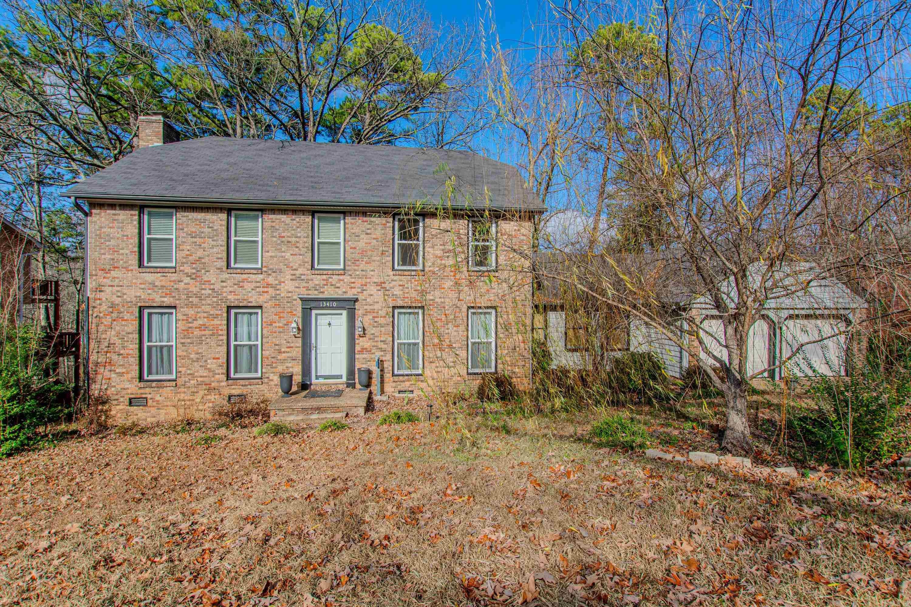 Large greatrm with fireplace & built-in bookshelves, formal dining + big den or game off kitchen. 4 bedrms 2.5 baths. Kitchen has island, wall oven and glass fronted cabinets. 2020 NEW roof, 2019 all NEW appliances in kitchen. Refirg. conveys. 2018 NEW windows + siding, interior painted + much more. Large deck with fabulous view is great for entertaining with big fenced backyard. Park and pool just down street. Walk to Pulaski Academy. This home is just waiting for a new family to move right in. HOME HAS BEEN VIRTUALLY STAGED. Look today and makes it yours with your own personal touch!