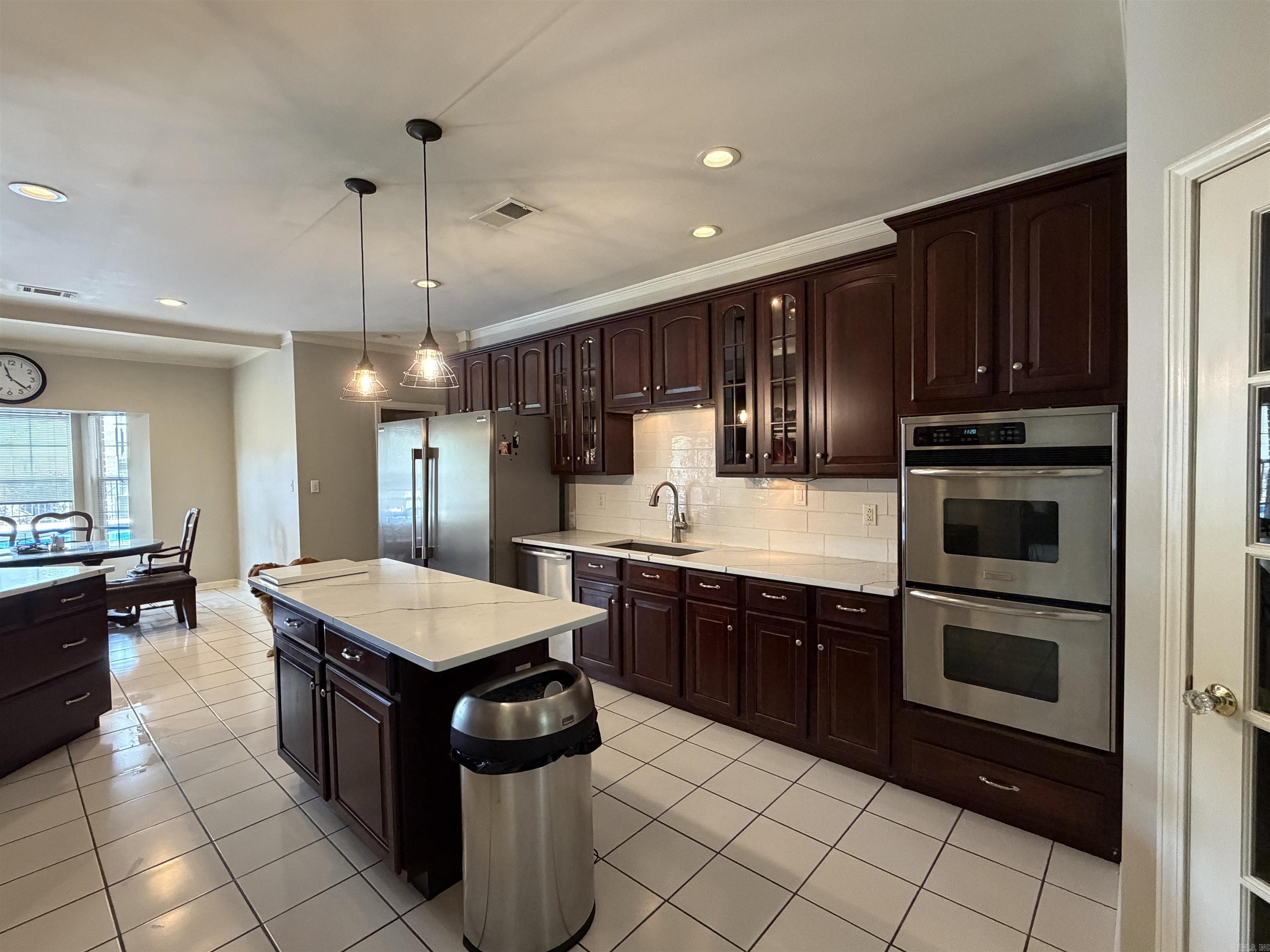 COUNTRY ESTATES - Residential