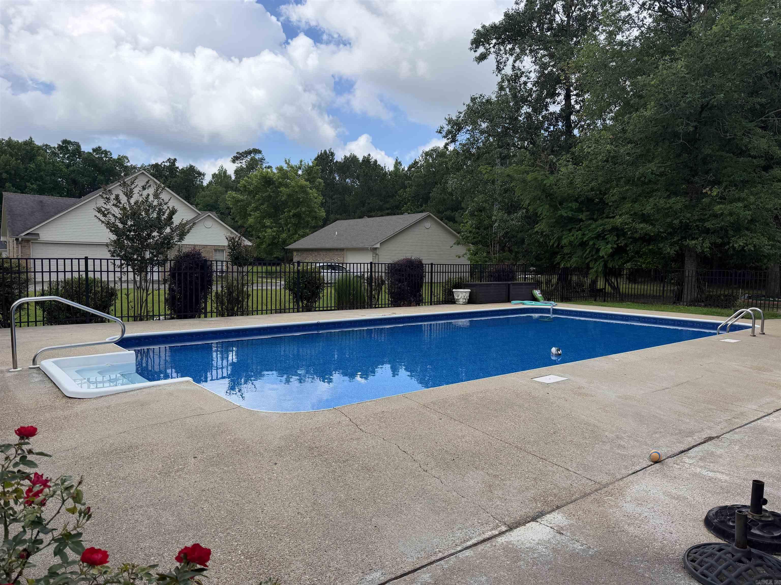 COUNTRY ESTATES - Residential