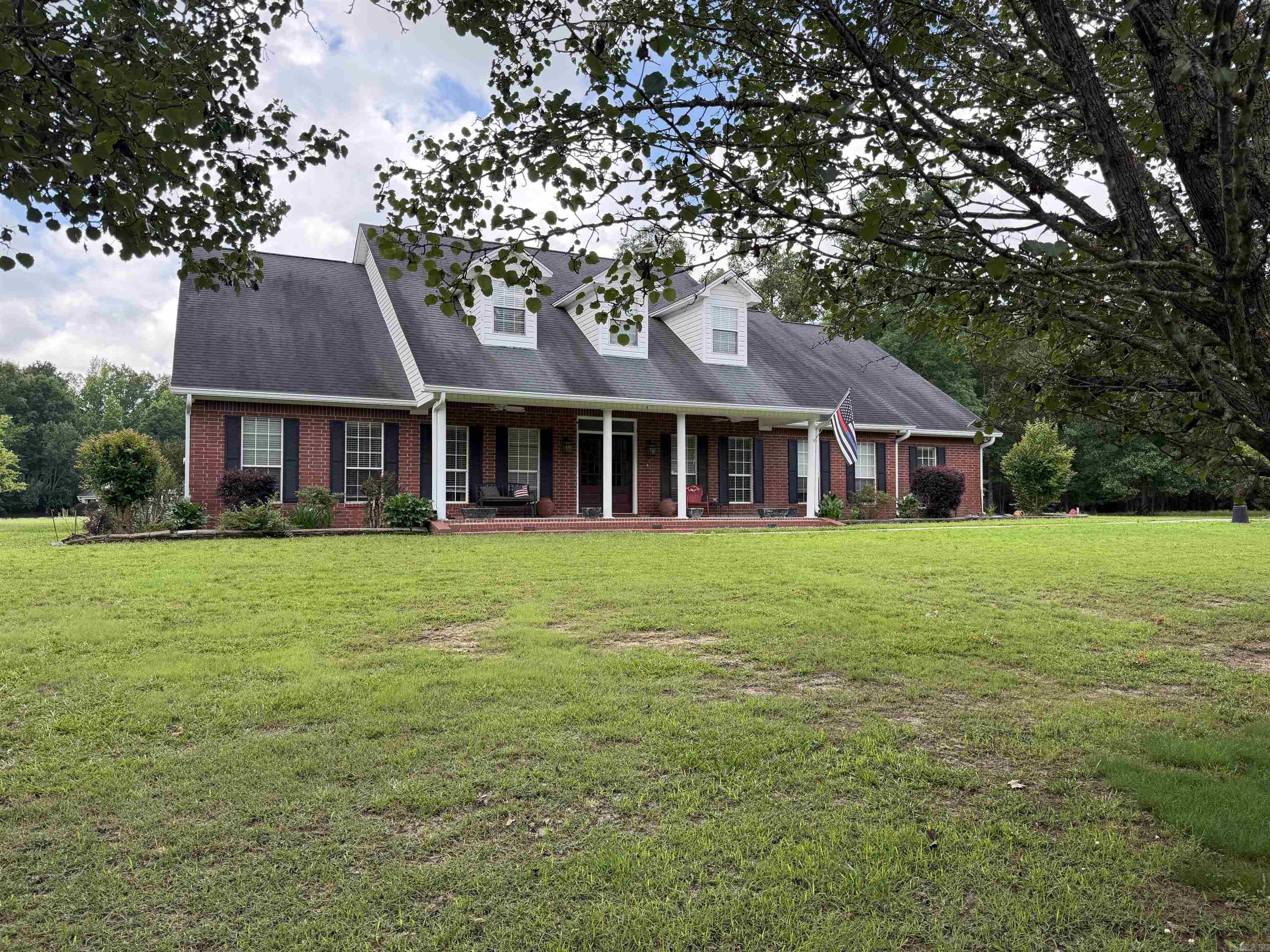 COUNTRY ESTATES - Residential