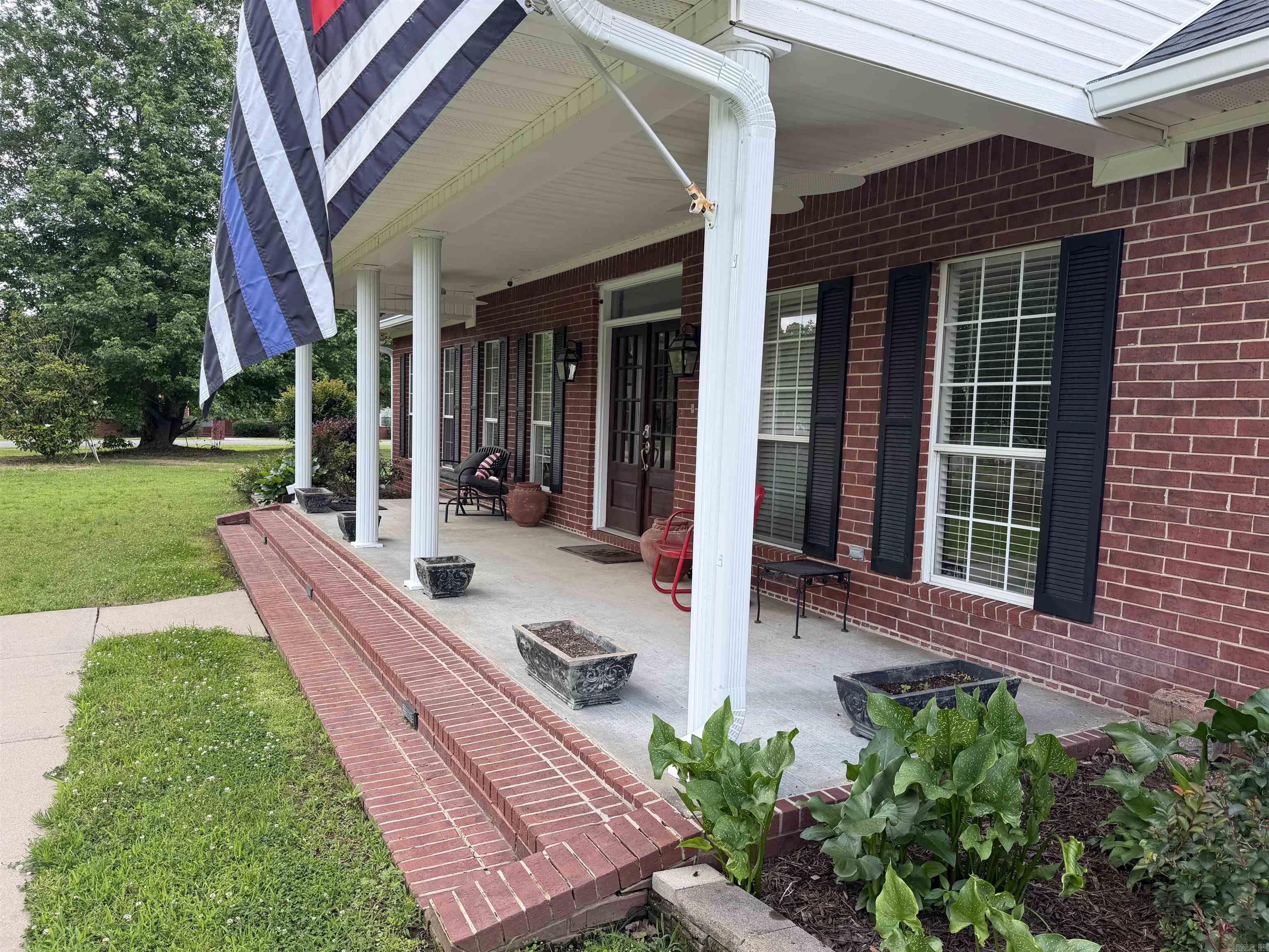 COUNTRY ESTATES - Residential