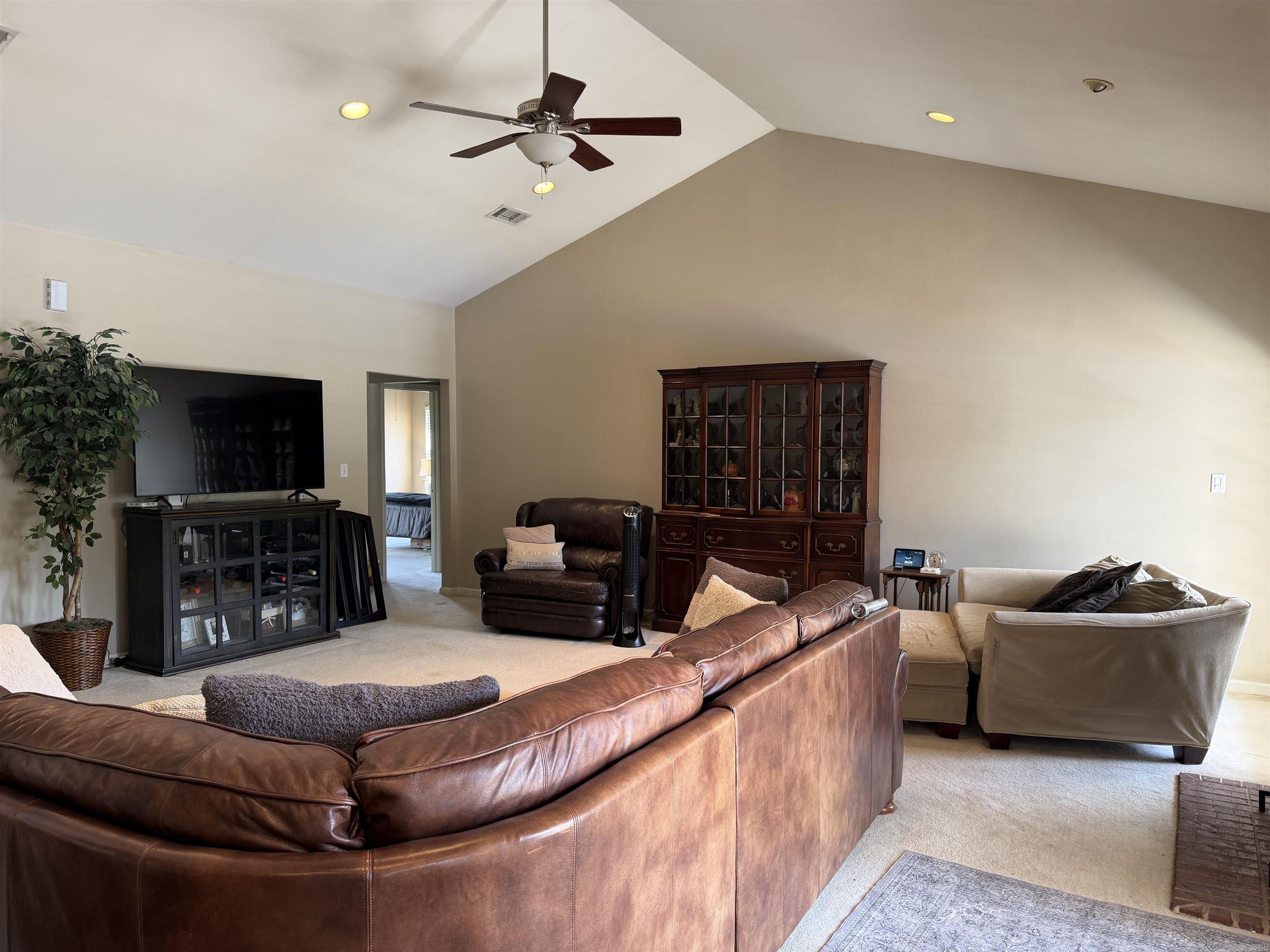 COUNTRY ESTATES - Residential