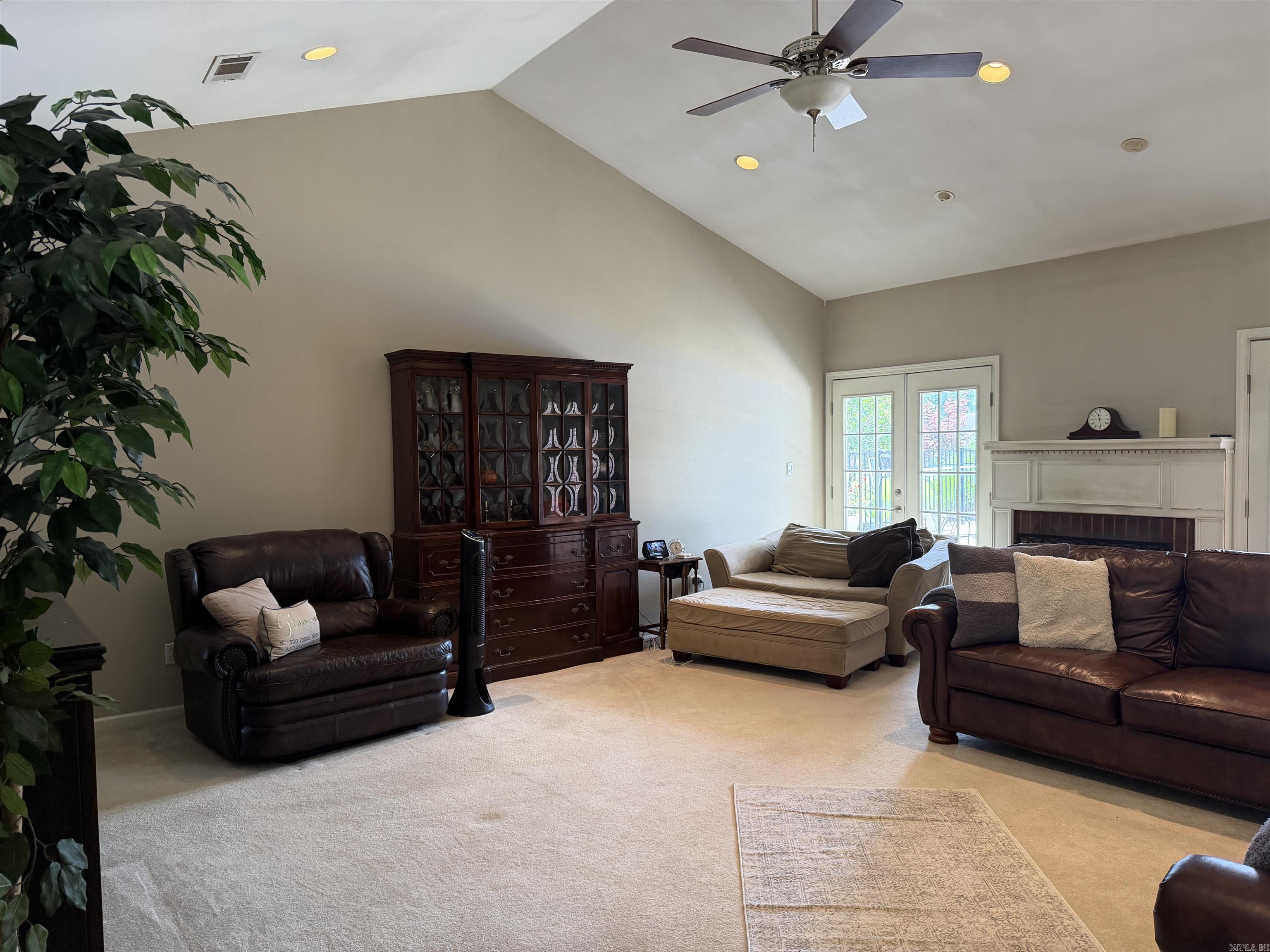 COUNTRY ESTATES - Residential