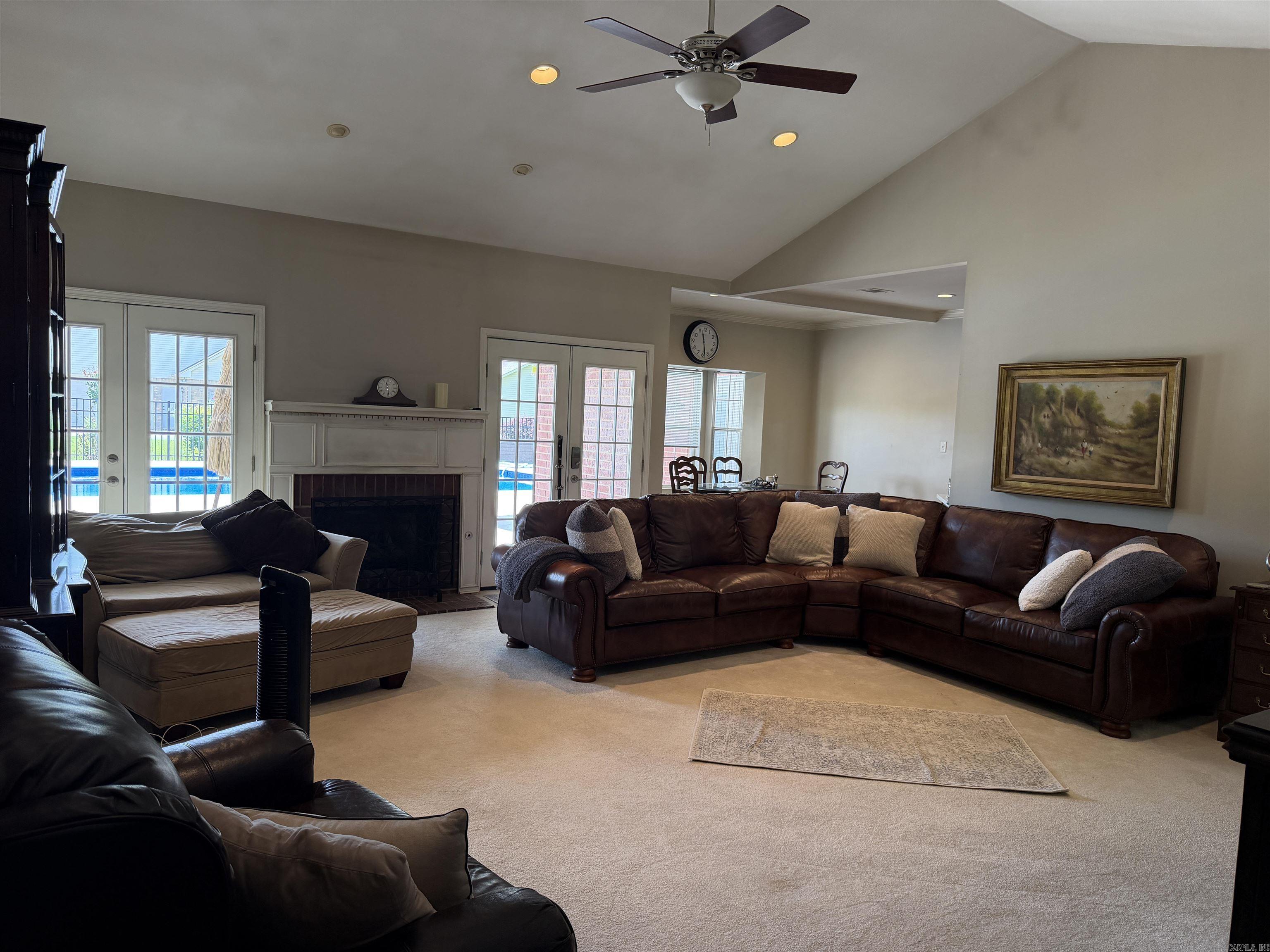 COUNTRY ESTATES - Residential
