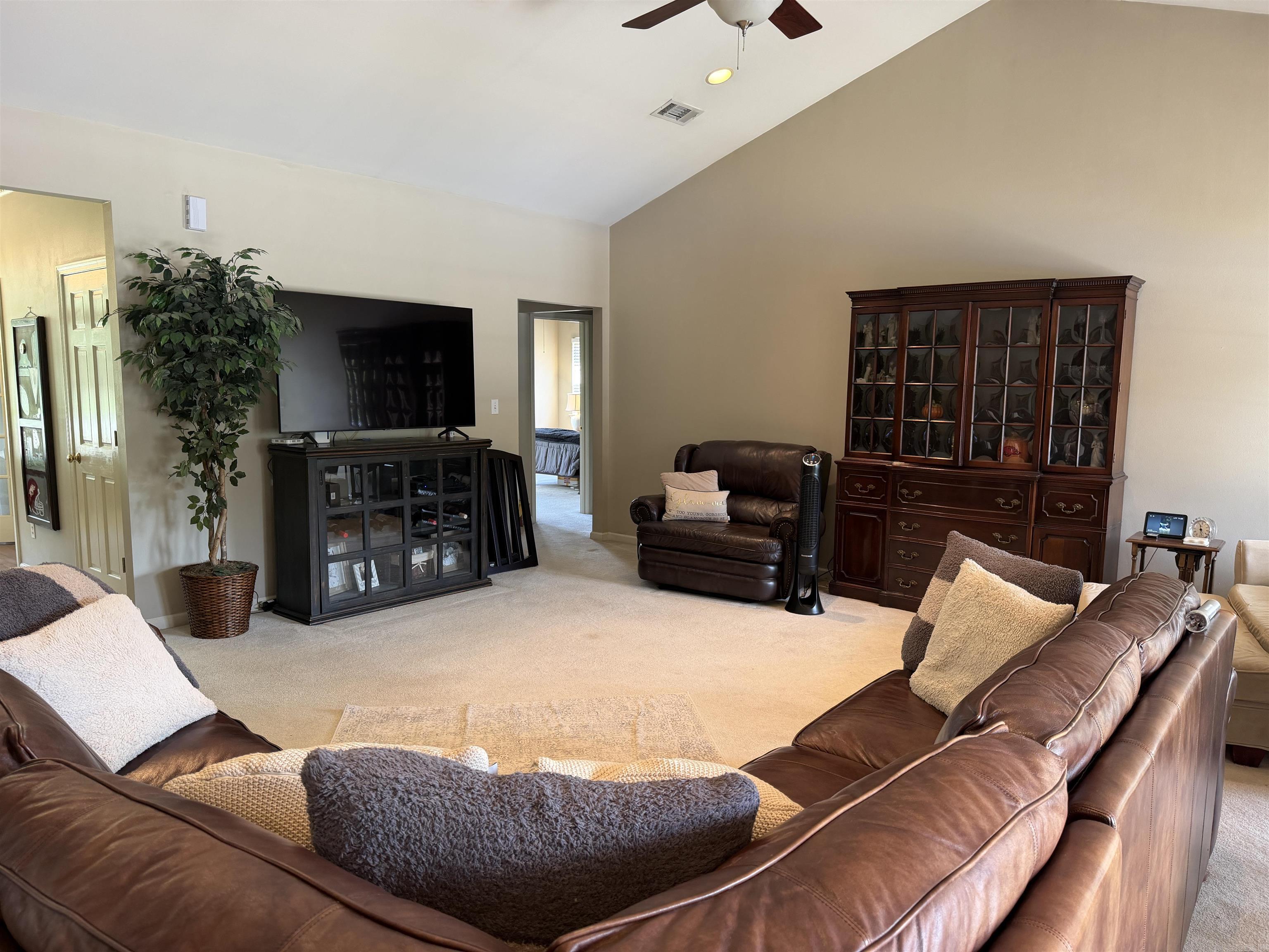 COUNTRY ESTATES - Residential