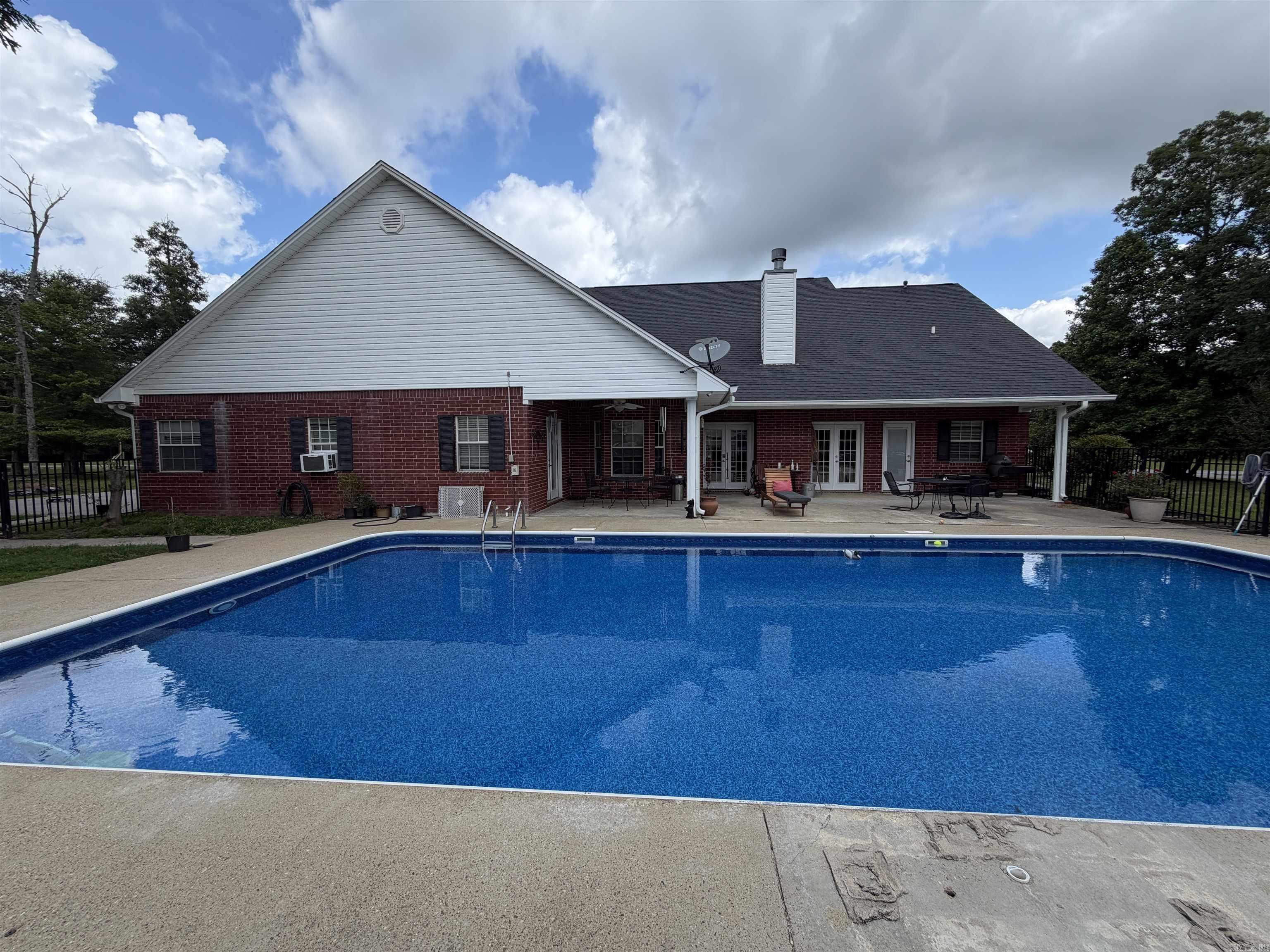 COUNTRY ESTATES - Residential