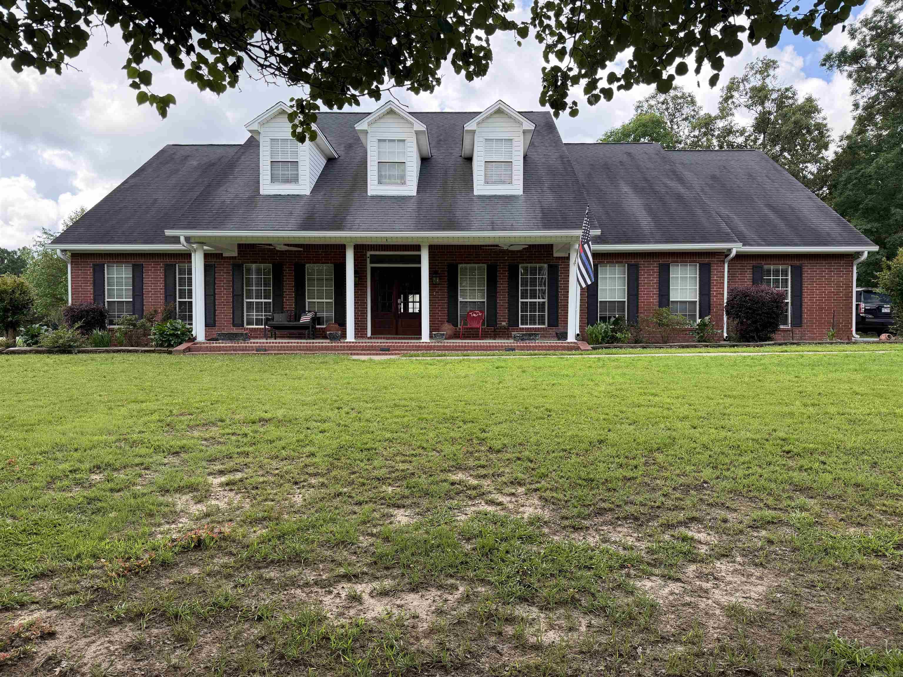 COUNTRY ESTATES - Residential
