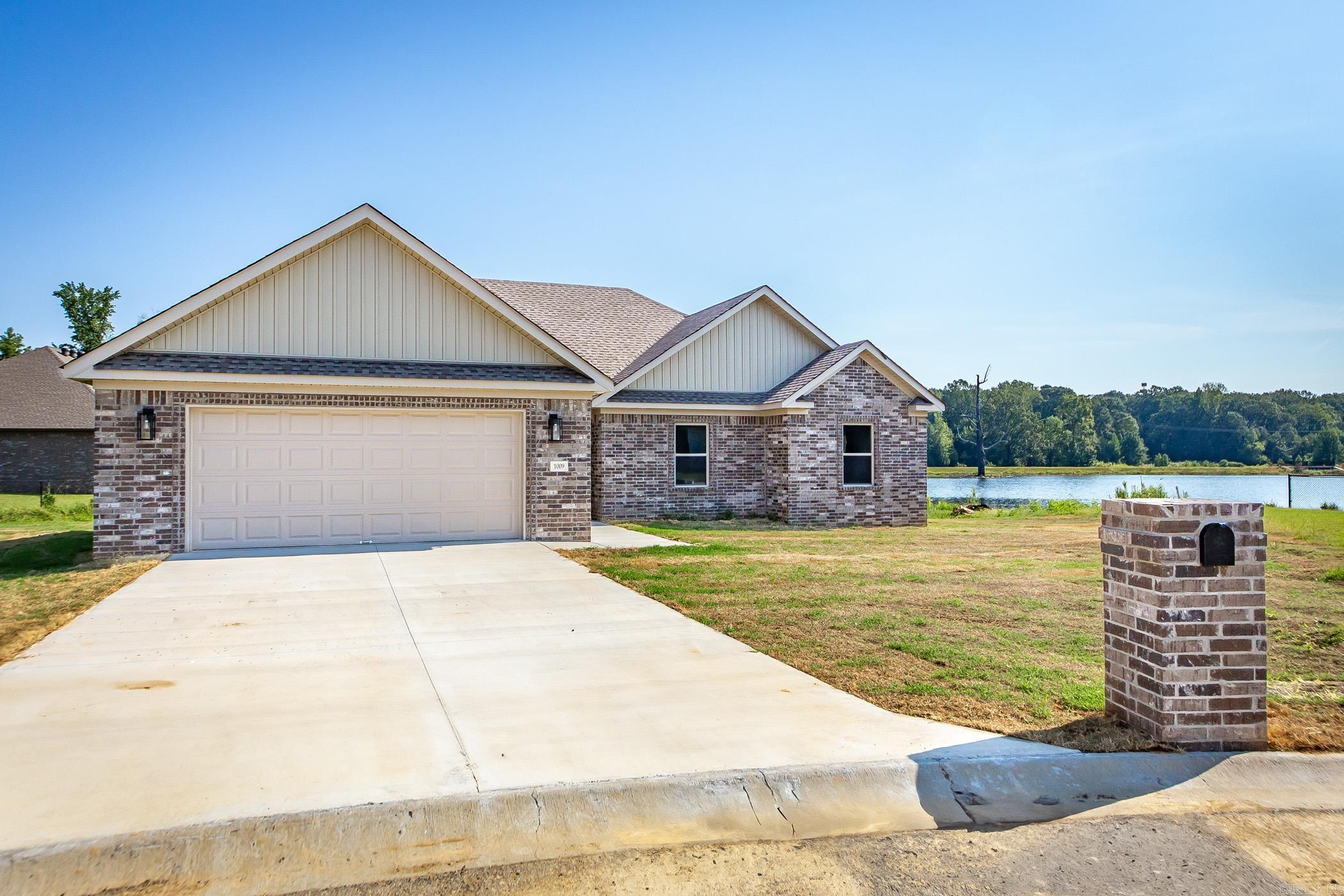 GORGEOUS NEW CONSTRUCTION -- Awesome location near LRAFB w/ convenient freeway access. Lovely kitchen w/ quartz counter tops. Popular splitbedroom floor plan. Master Bath closet w/ built-in drawers, double sinks,, Custom walk-in shower in master. Spacious living area w/ luxury vinyl floors & gaslog fireplace. Large laundry room. Covered back patio!! 1-year builder's warranty including.