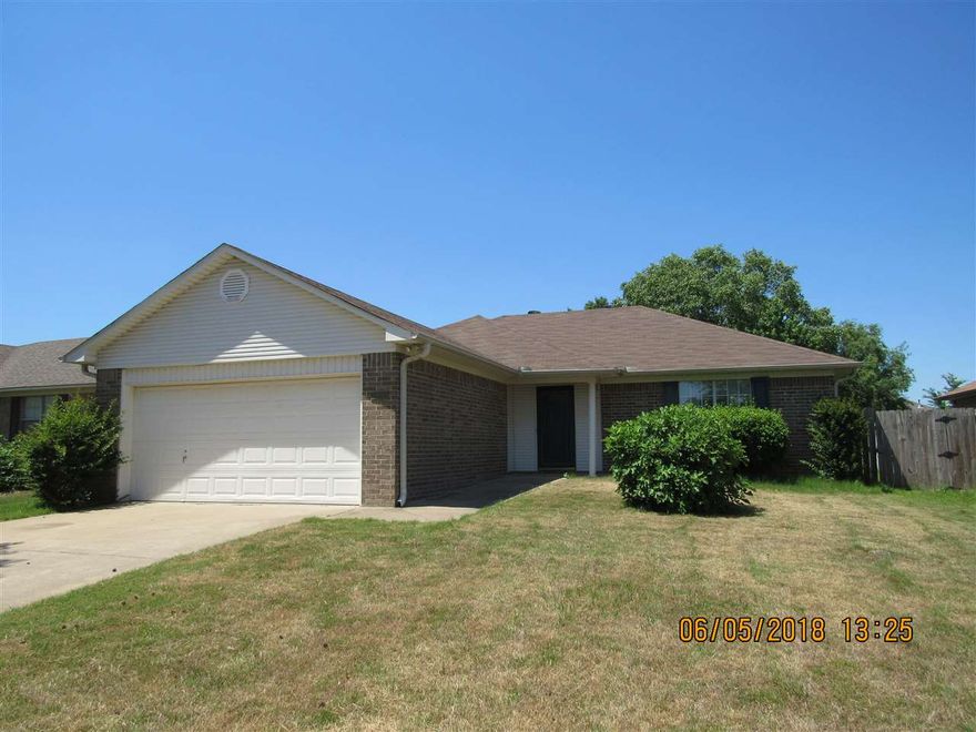 Well maintained 3 bedroom home in West Conway, oversized family room with laminate floors, large galley style kitchen with refrigerator, washer & dryer hook-ups, 2 car garage, fully fenced yard, no pets. Available mid-June.