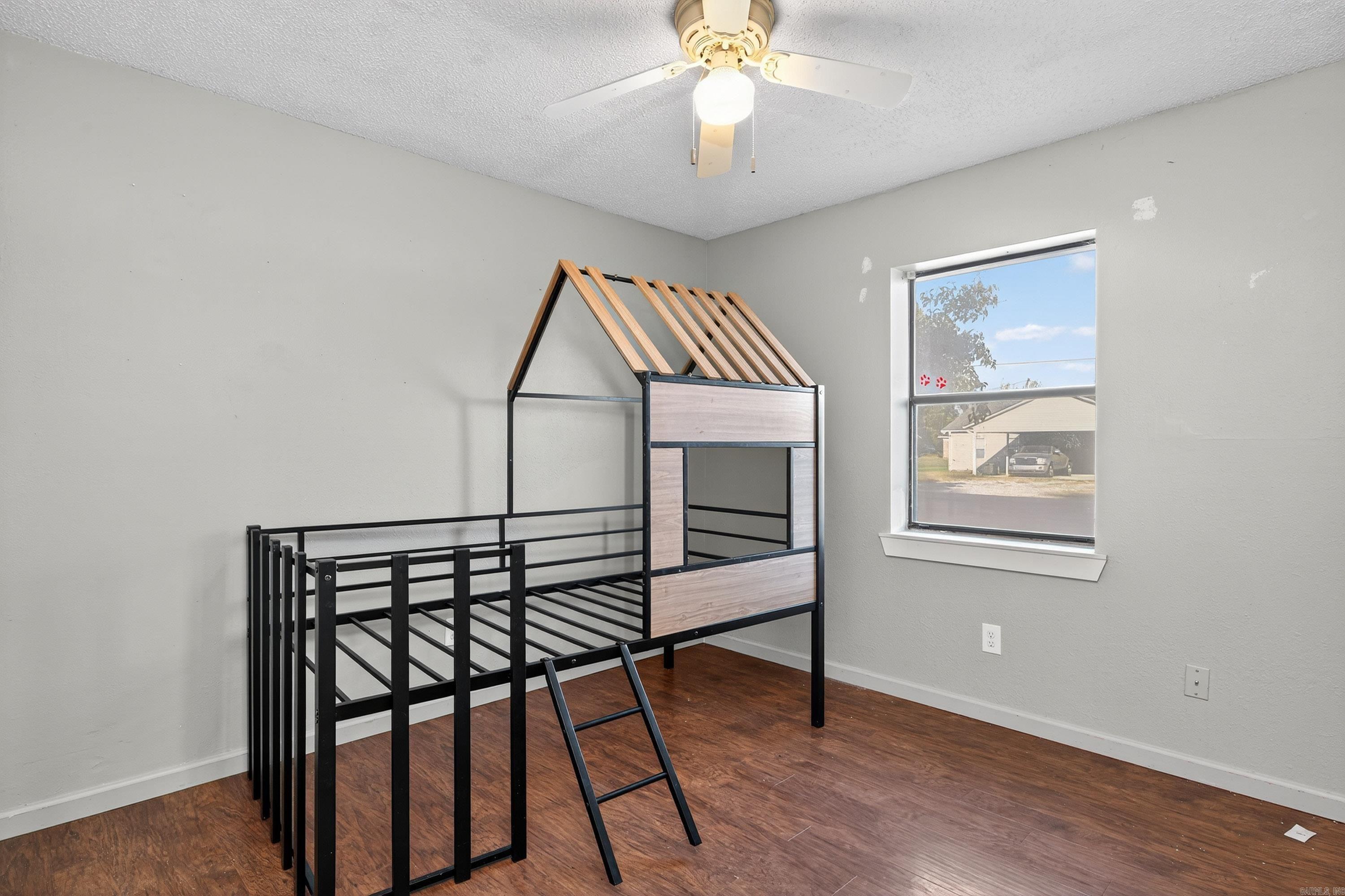 WOODLAND ACRES - Residential