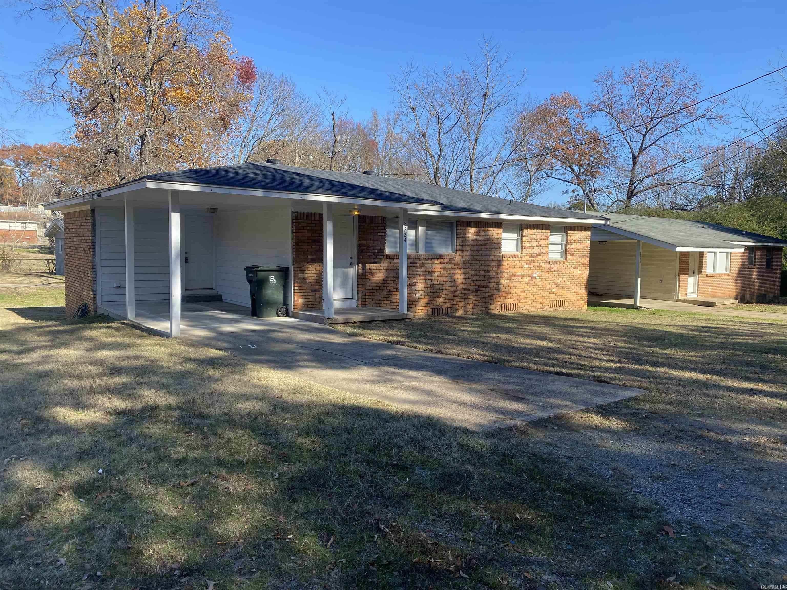 Little Rock Rental: Updated 3 Bed, 1 Bath Near Union Park Beautifully updated 3-bedroom, 1-bathroom residence ideally situated on a quiet street near Union Park in Little Rock. This home features recent updates including fresh paint, a desirable blend of luxury vinyl flooring and original hardwood floors. Convenient carport provides protected parking. Offering modern comfort and a prime location, this charming property is ready for its next tenant. It's conveniently located close to Interstate 630, hospitals, shopping, and dining, providing easy access to all conveniences. Offering modern comfort and a prime location, this charming property is ready for its next tenant. Call today to complete your application & scheduled a private tour!
