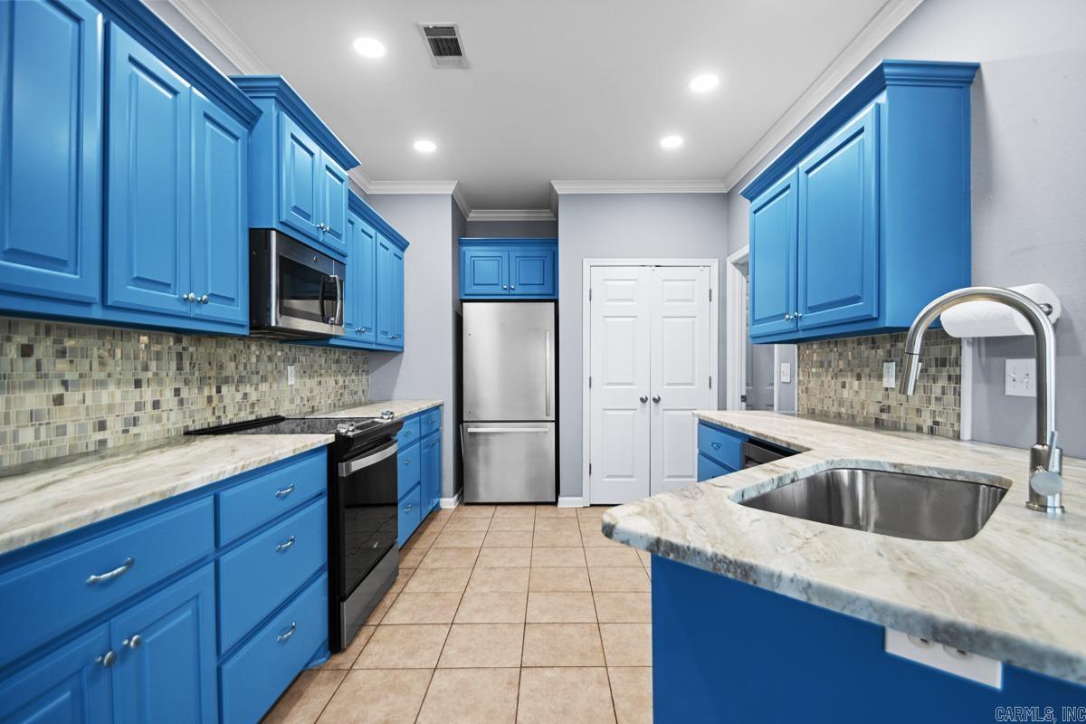 MADISON VILLAGE - Residential