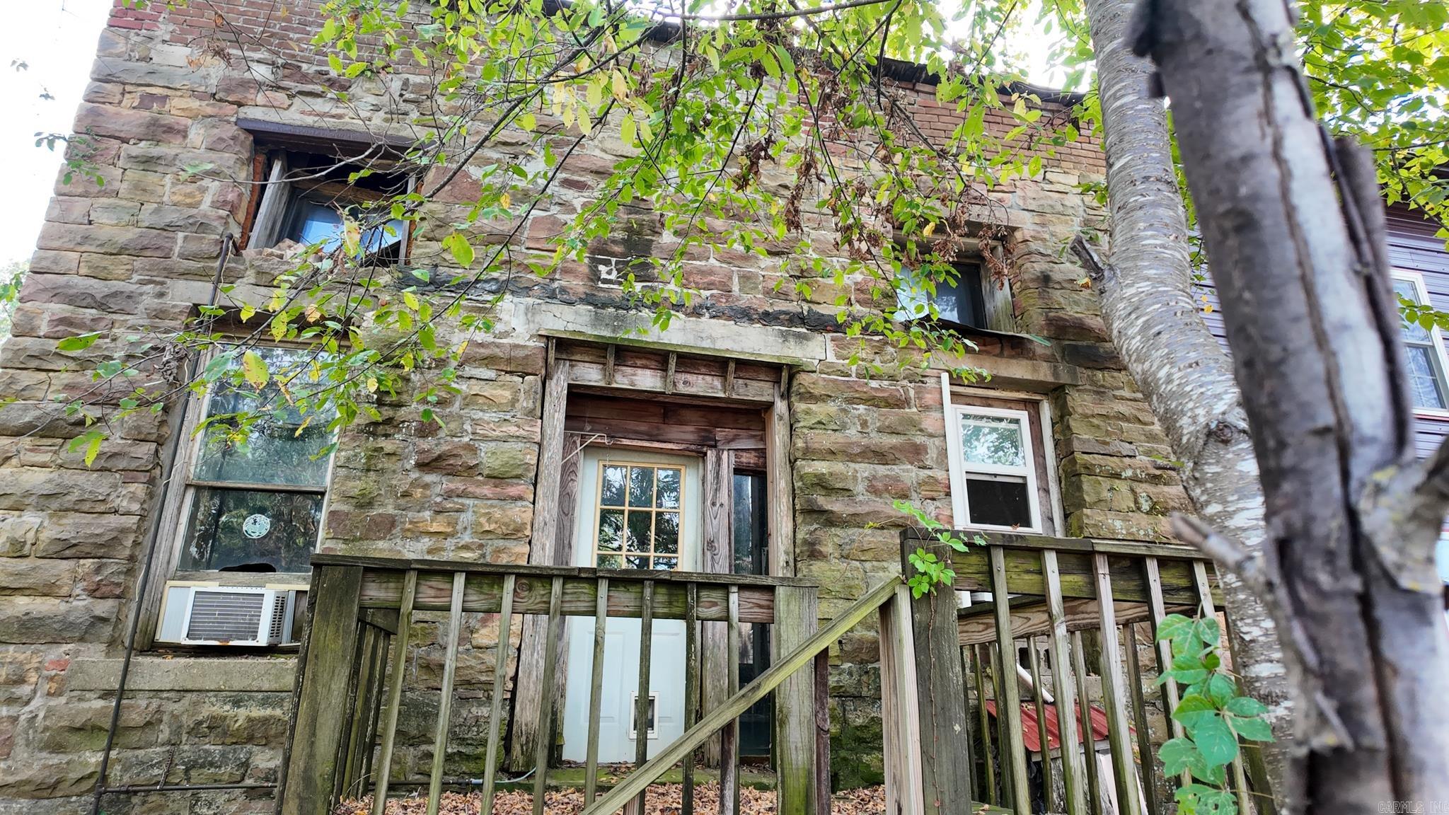 Leslie Original Town - Residential