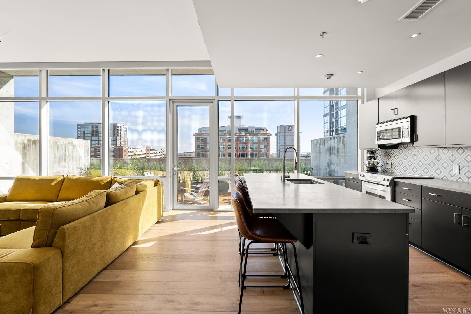 300 THIRD HPR - Residential