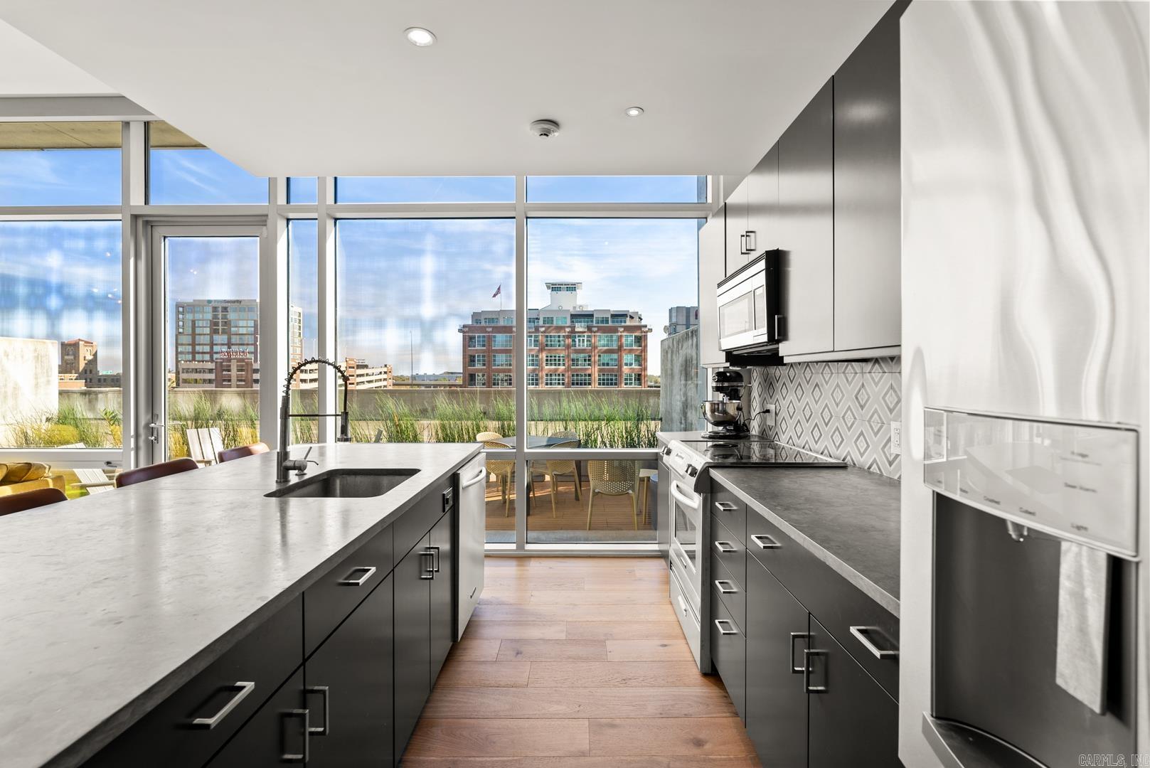 300 THIRD HPR - Residential