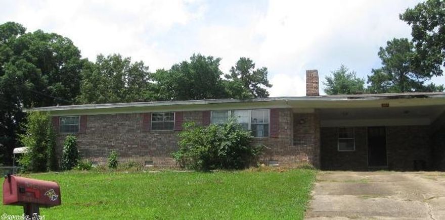 SINGLE FAMILY HOME LOOKING FOR A BUYER ---- Come check out this 3 bedroom, 2 bath home conveniently located in HOT Springs, AR. This home needs some TLC but has lots to offer. A spacious kitchen with lots of storage, living room with hardwood floors. REO PROPERTY-BANK OWNED. PROPERTY SOLD AS IS. The Listing Broker & Seller assume no responsibility & make no guarantees, warranties or representations as to accuracy of the property information or photographs. Buyer to turn on Utilities for INSPECTIONS.