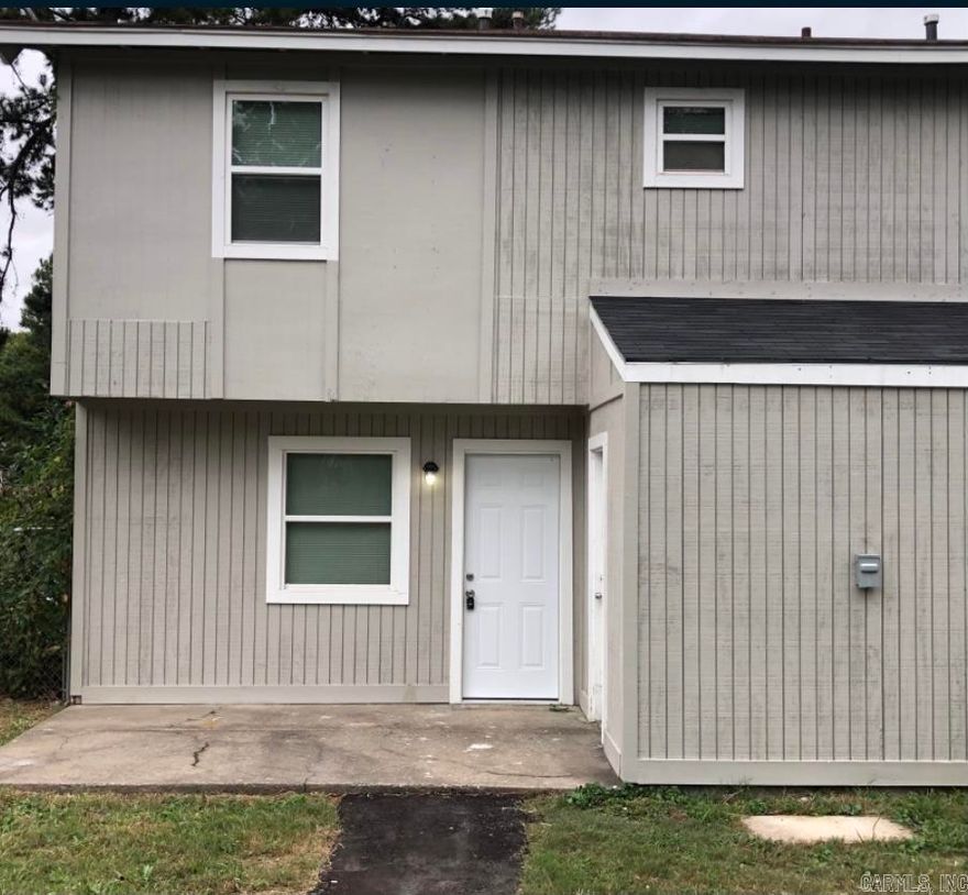 *Move in Special* 50% off the Deposit! Beautiful completely remodeled townhome! 3 bedrooms upstairs with an open concept kitchen and living area downstairs! Washer and dryer hook-ups. Vinyl plank throughout! Call today for a showing!
