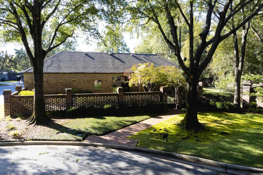 Elegant condo in gated Riverbend community offering privacy and security. Features 10’ ceilings, floor-to-ceiling windows, and site-finished hardwoods throughout. Open, light-filled layout with two living areas and formal dining. Chef’s kitchen with slab quartzite counters and backsplash, Bosch dishwasher, and bar with beverage fridge. Four ensuite bedrooms—two on main level, two guest suites up. Custom moldings, solar-protected windows, and multiple courtyards. Private walkway and pier to the river with views of the bluffs and downtown skyline. Side-entry garage with sink, heated & cooled storage, copper gutters, and new insulation. Exclude chandelier in the dining room.