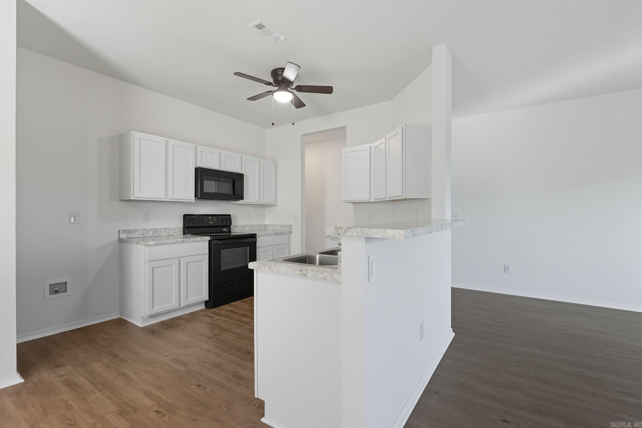 OAKLAND GROVE ESTATES - Residential