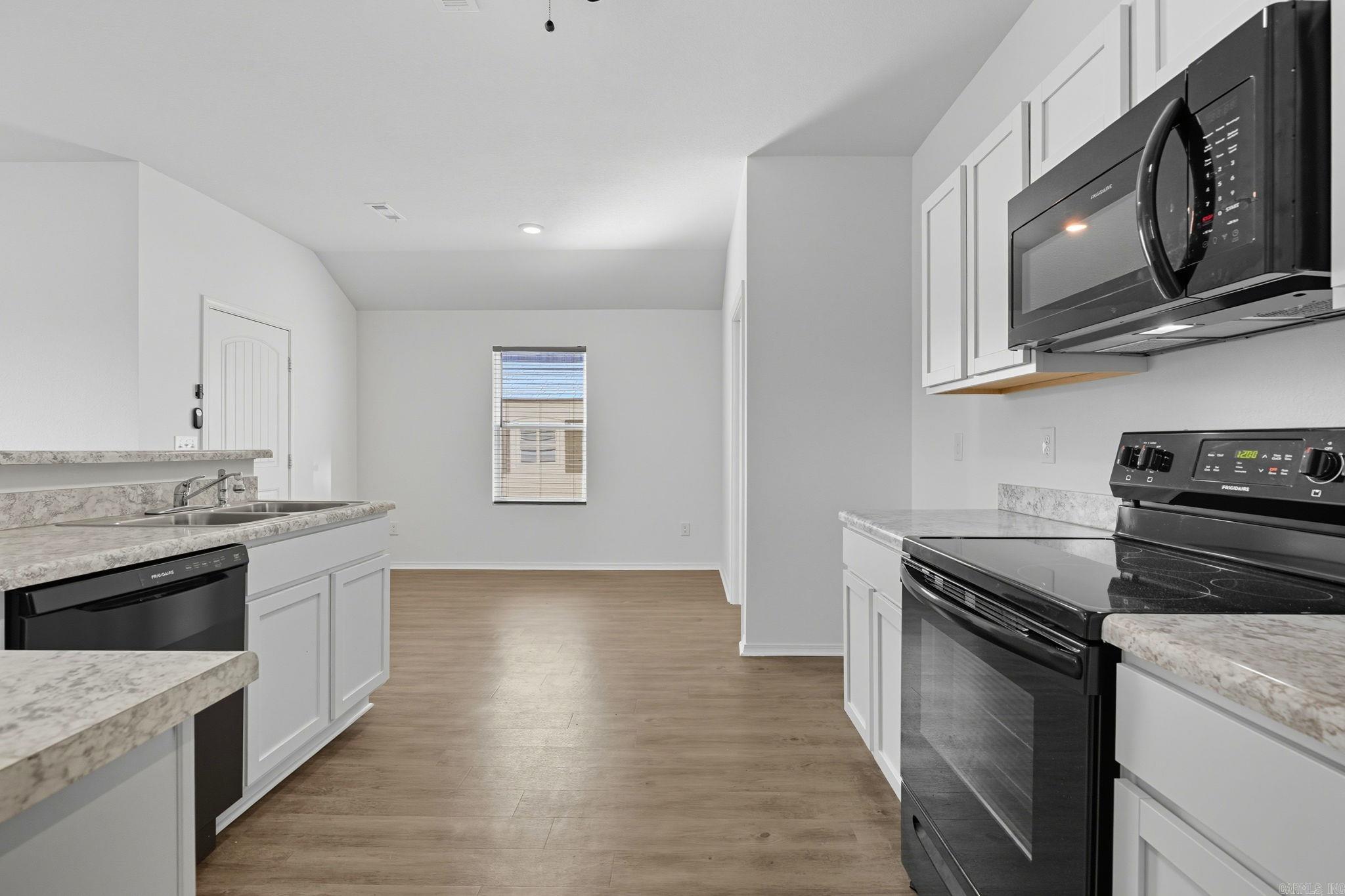 OAKLAND GROVE ESTATES - Residential