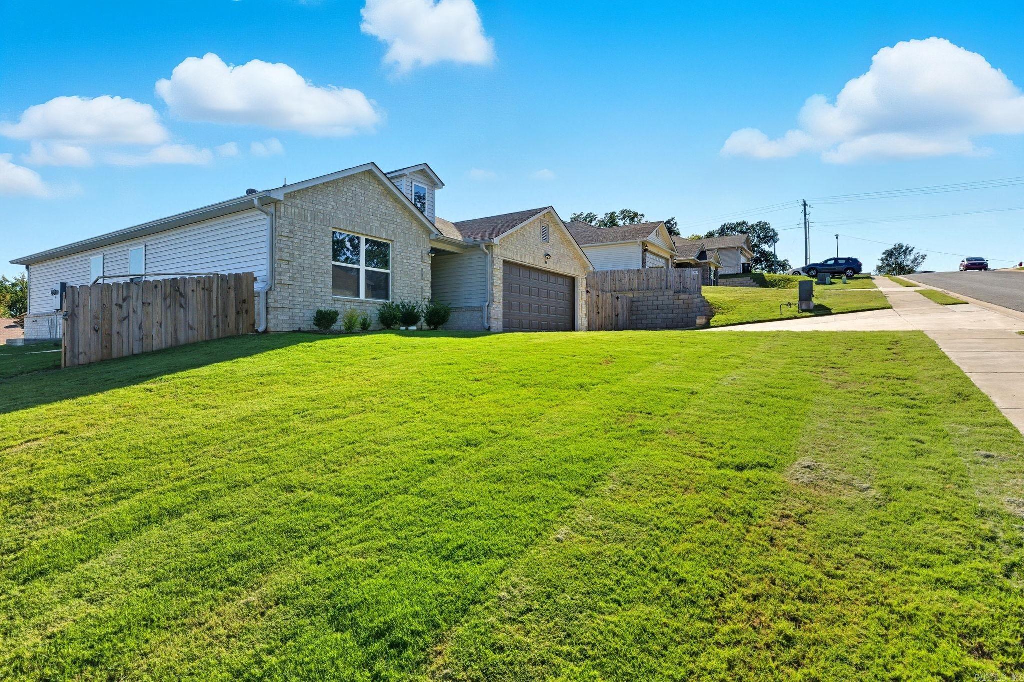 OAKLAND GROVE ESTATES - Residential